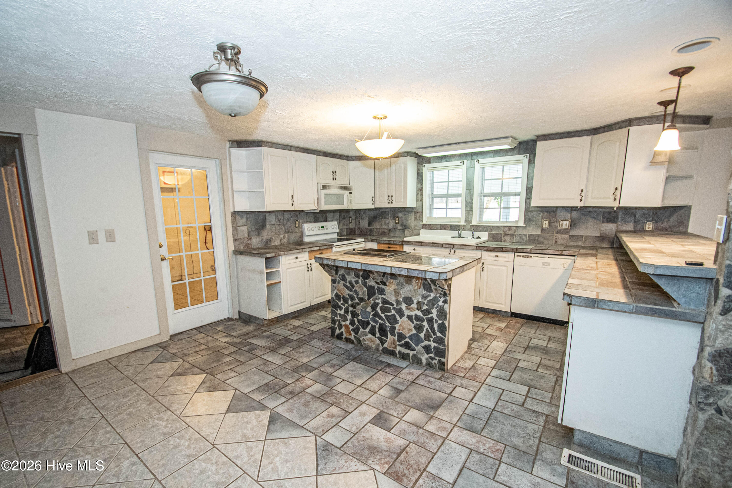 100554642 | Photo 52