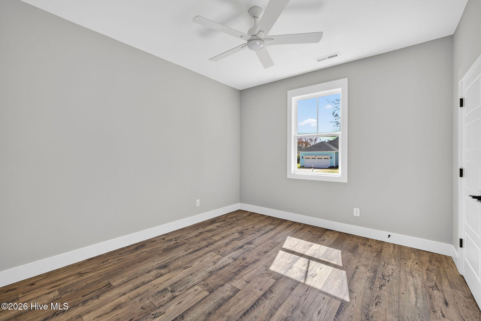 100560917 | Photo 29