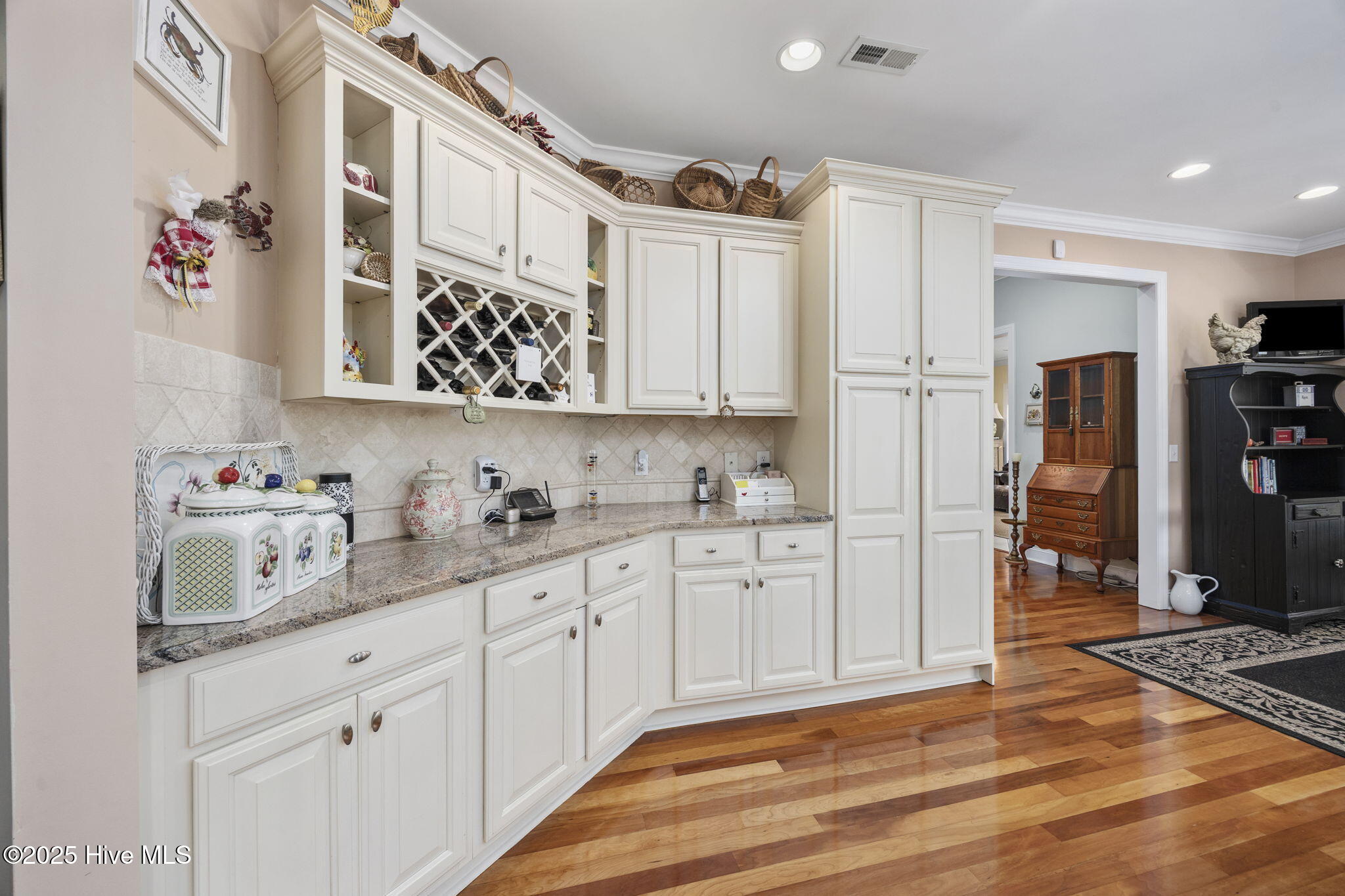 100542443 | Photo 17