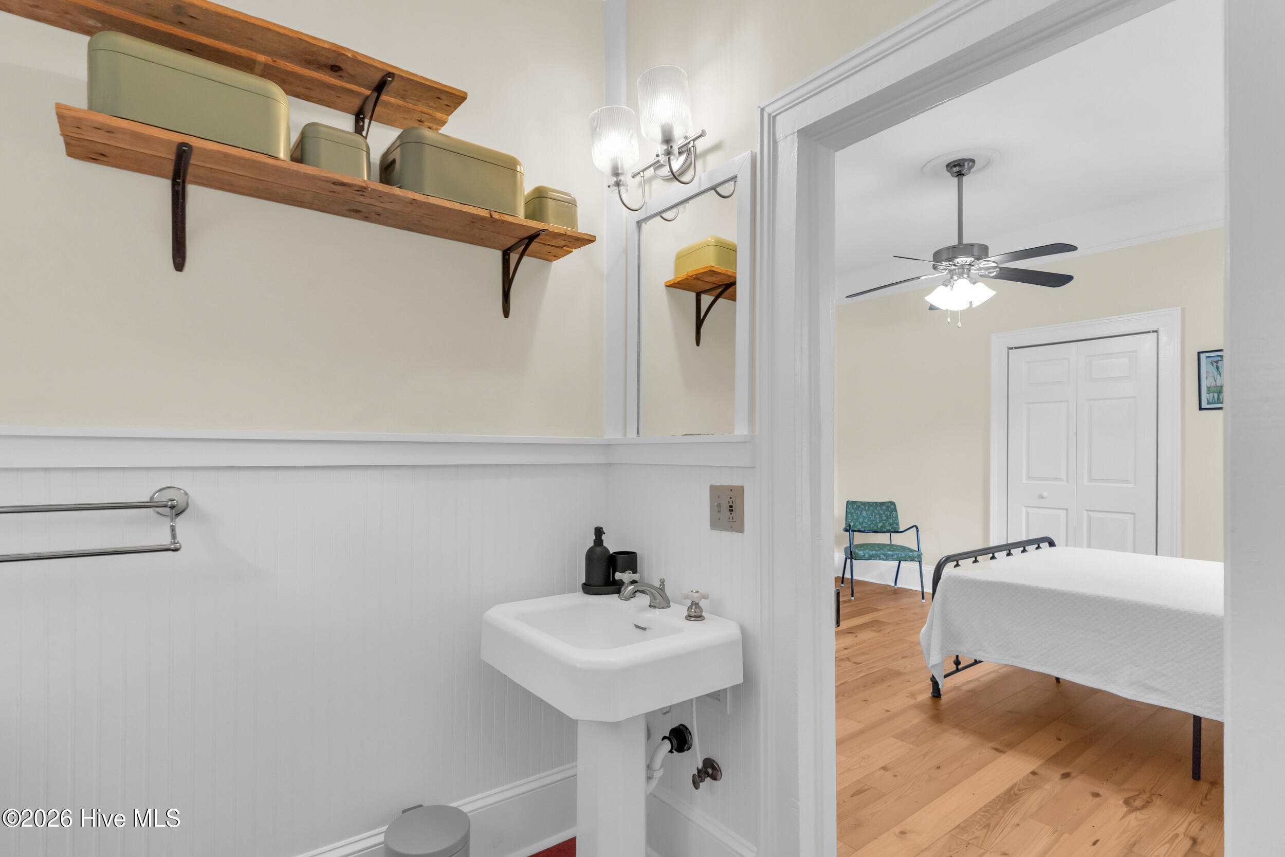 100528129 | Photo 26