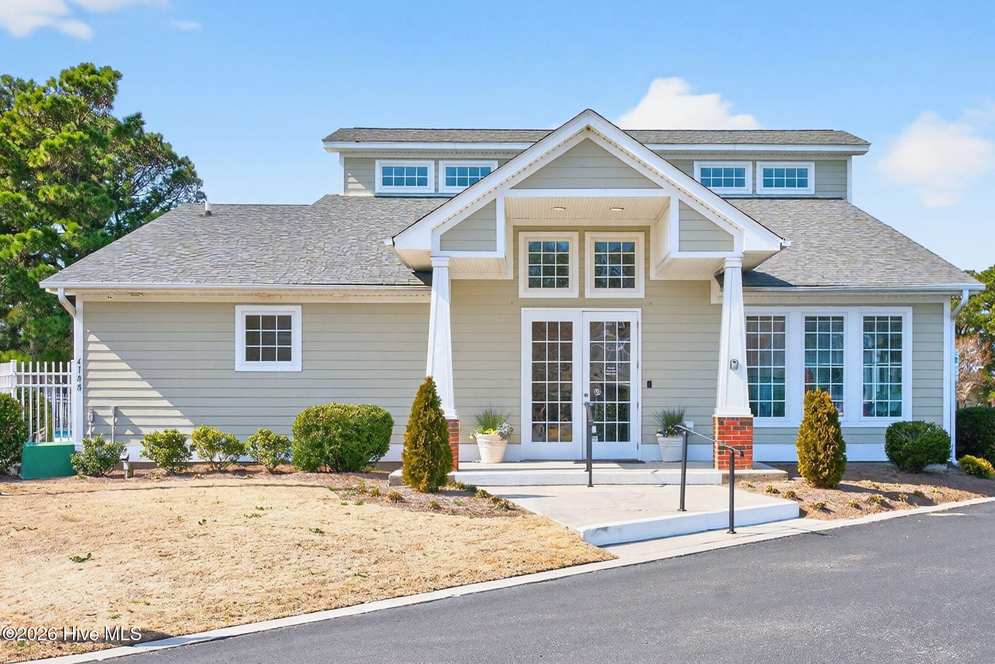 100558158 | Photo 40