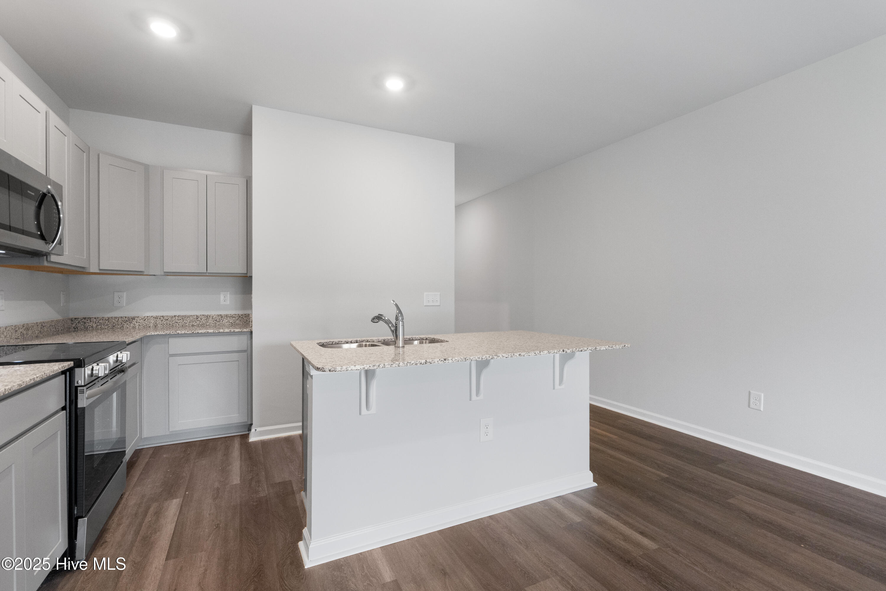 100510823 | Photo 10