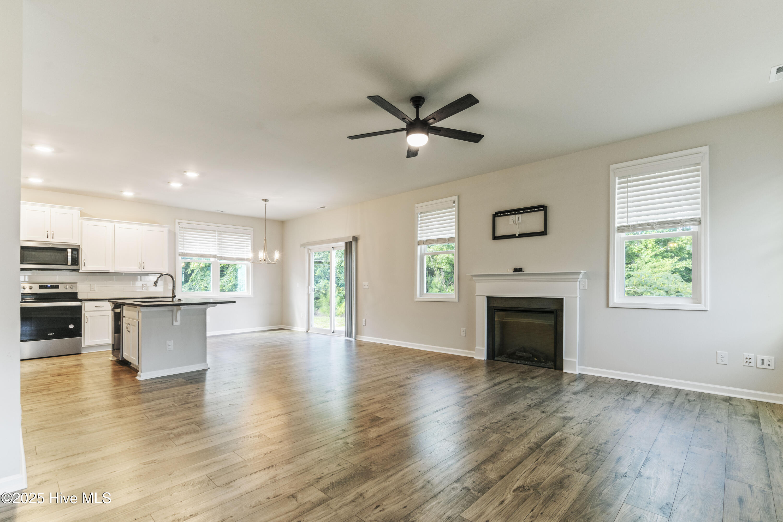 100516563 | Photo 11