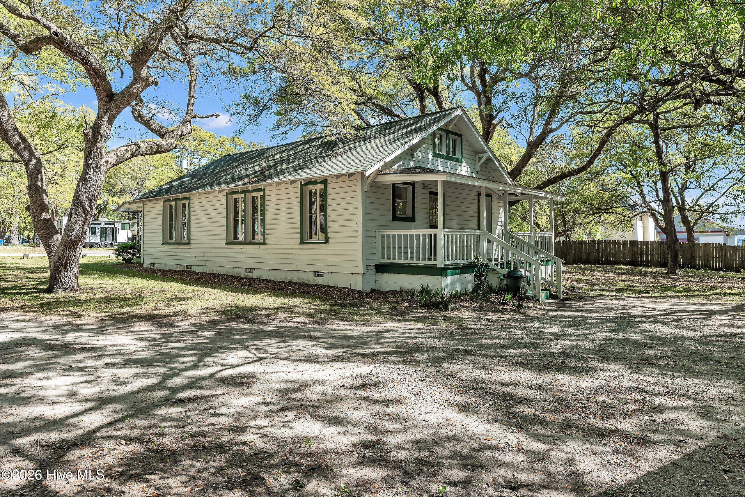 100567144 | Photo 37