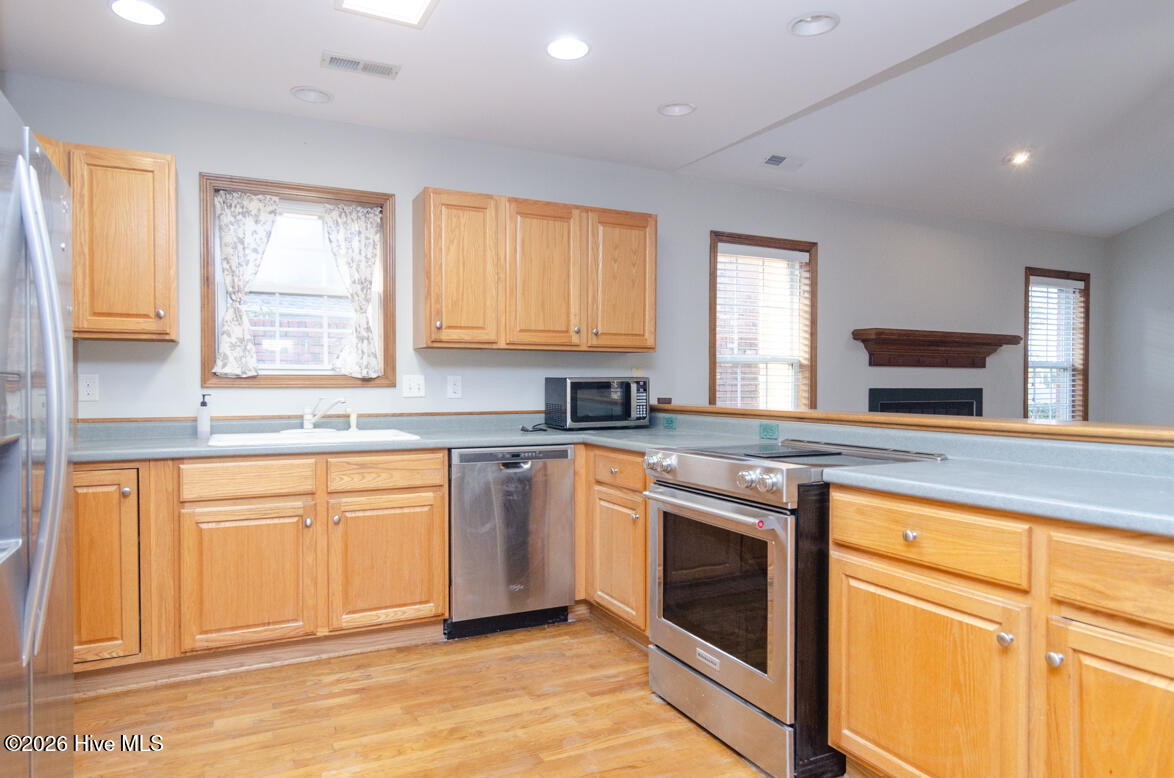 100567323 | Photo 13