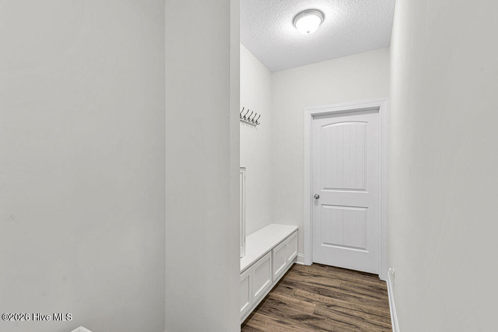 100549970 | Photo 25