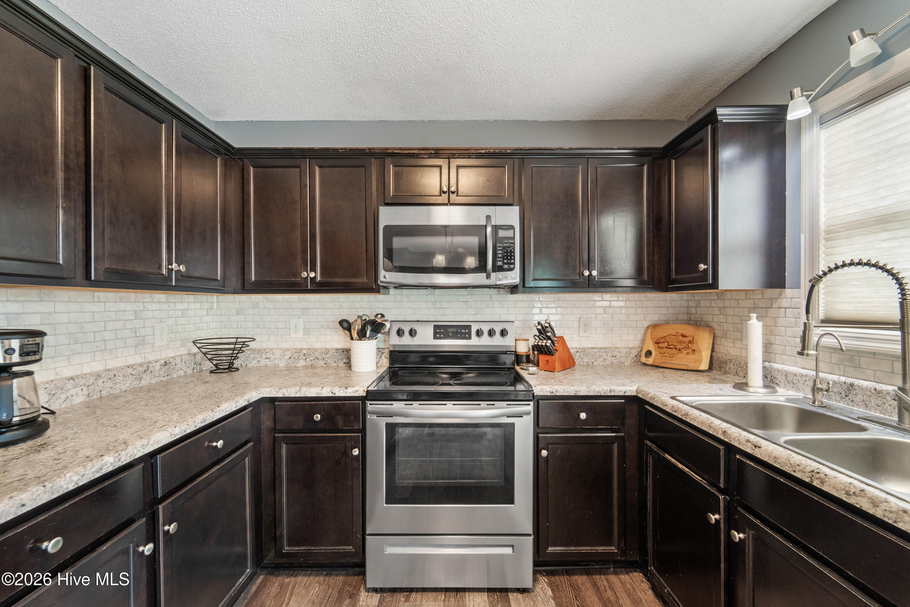 100548548 | Photo 16