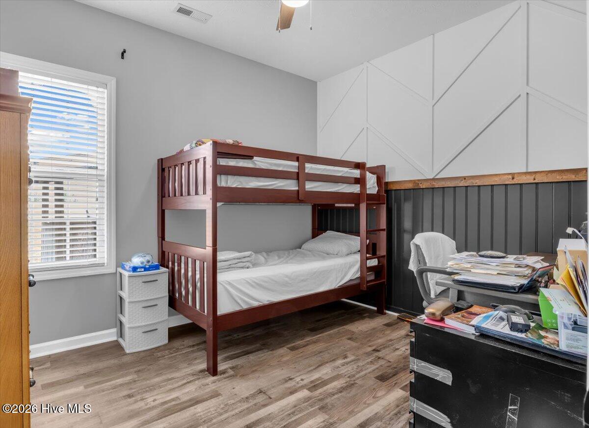 100570228 | Photo 17