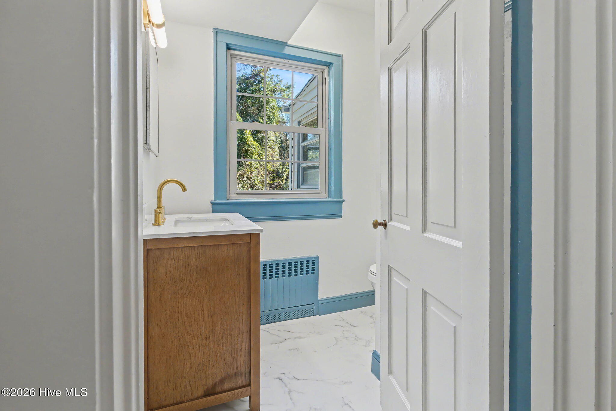 100549818 | Photo 22