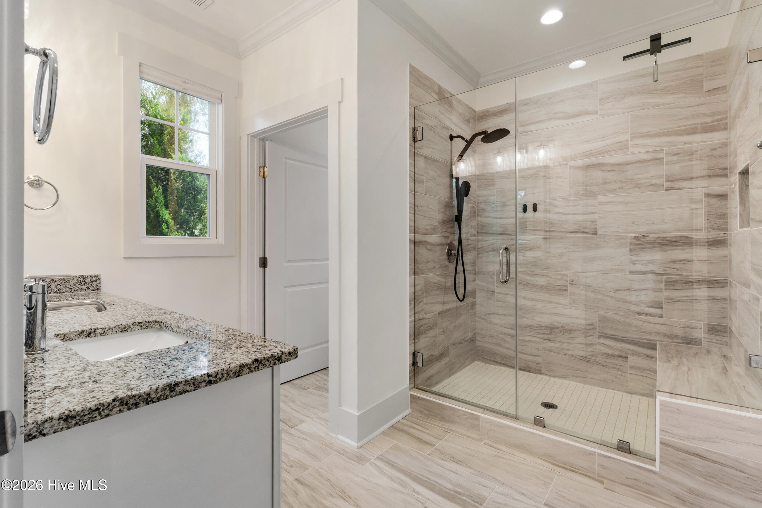 100564391 | Photo 20