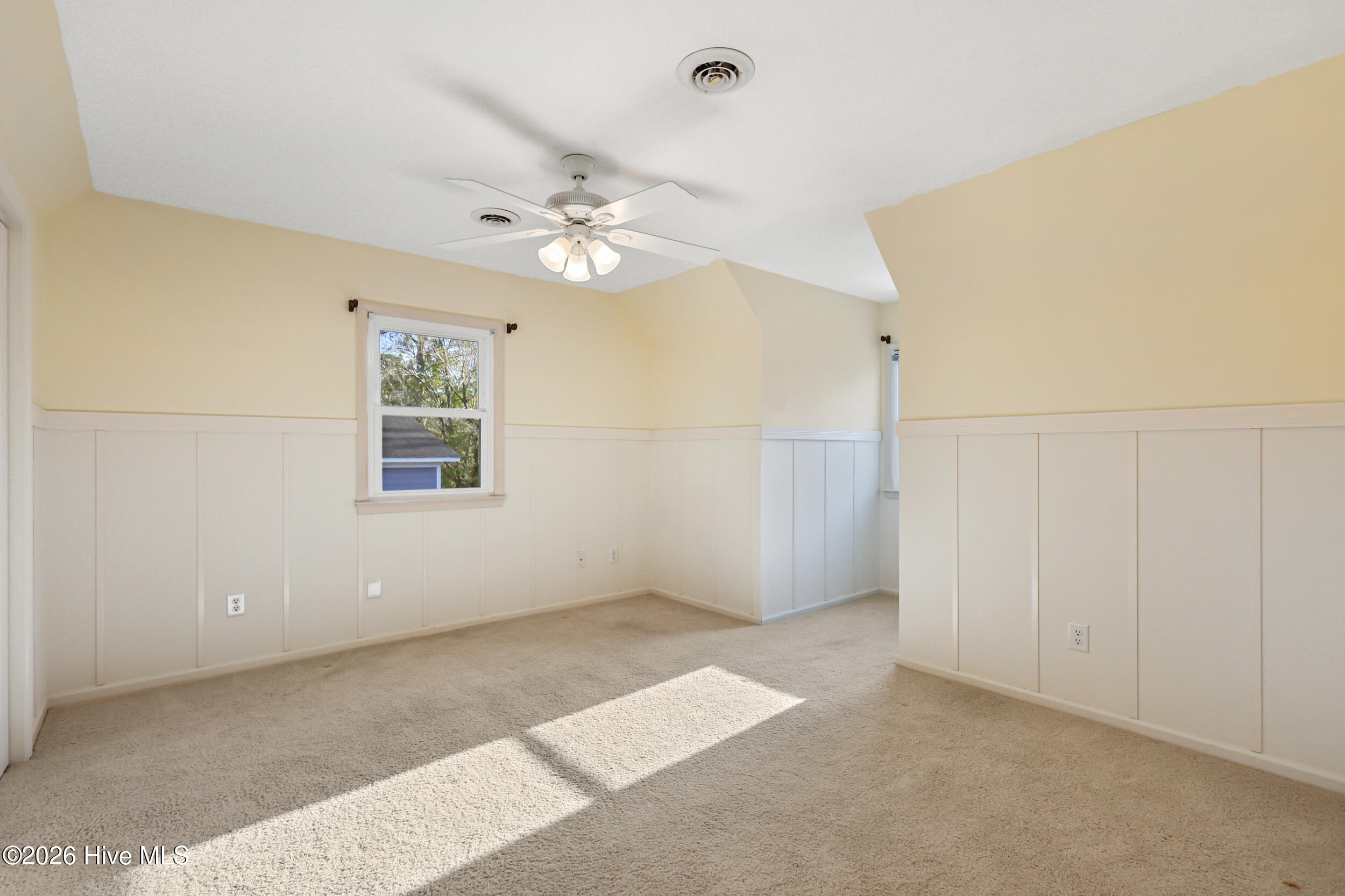 100521049 | Photo 44