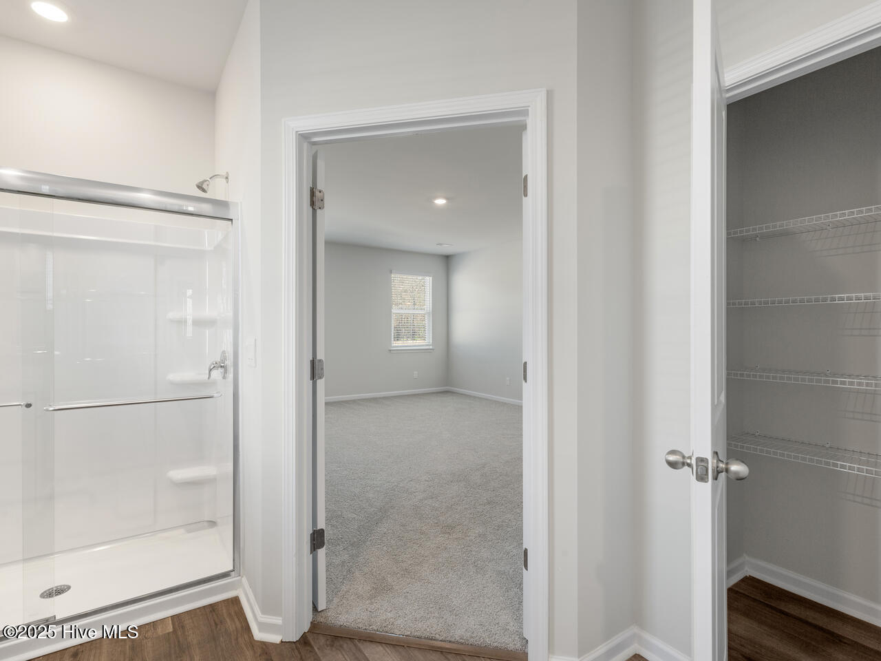 100566292 | Photo 19