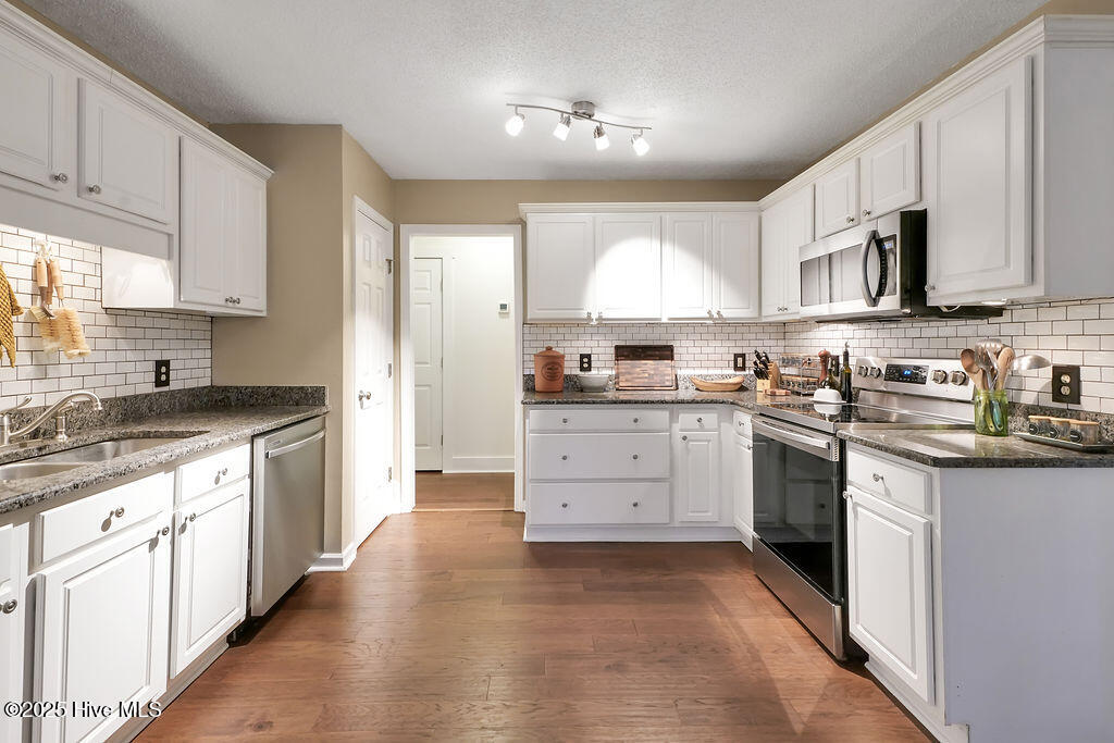 164 Morgan Cove Drive, Burgaw, NC 28425 – photo 14: 164MorganCoveDrive-14