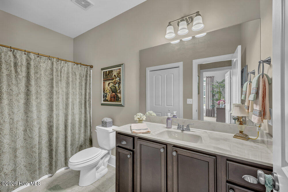 100548835 | Photo 24