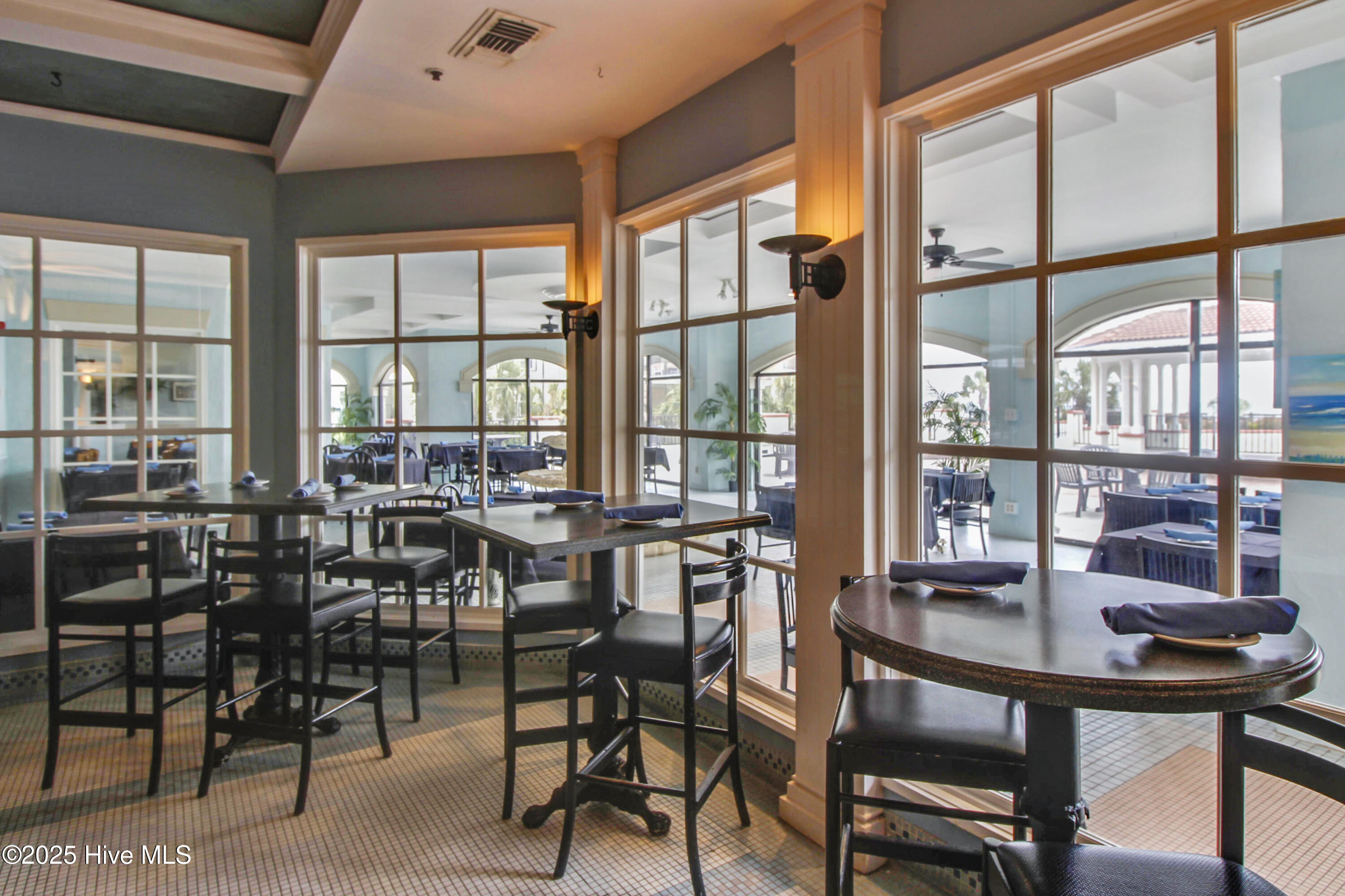 100507643 | Photo 26