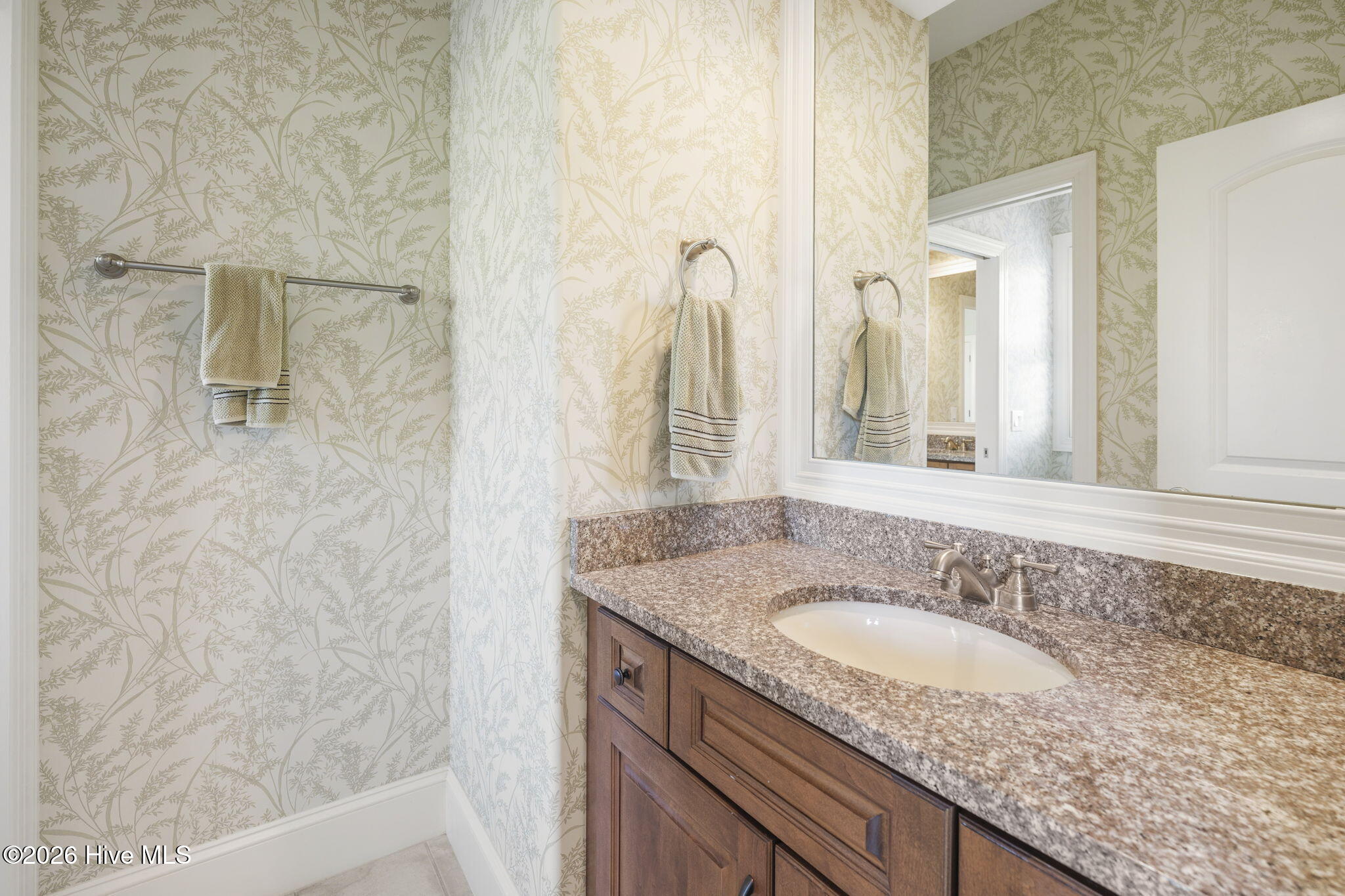 100568183 | Photo 33