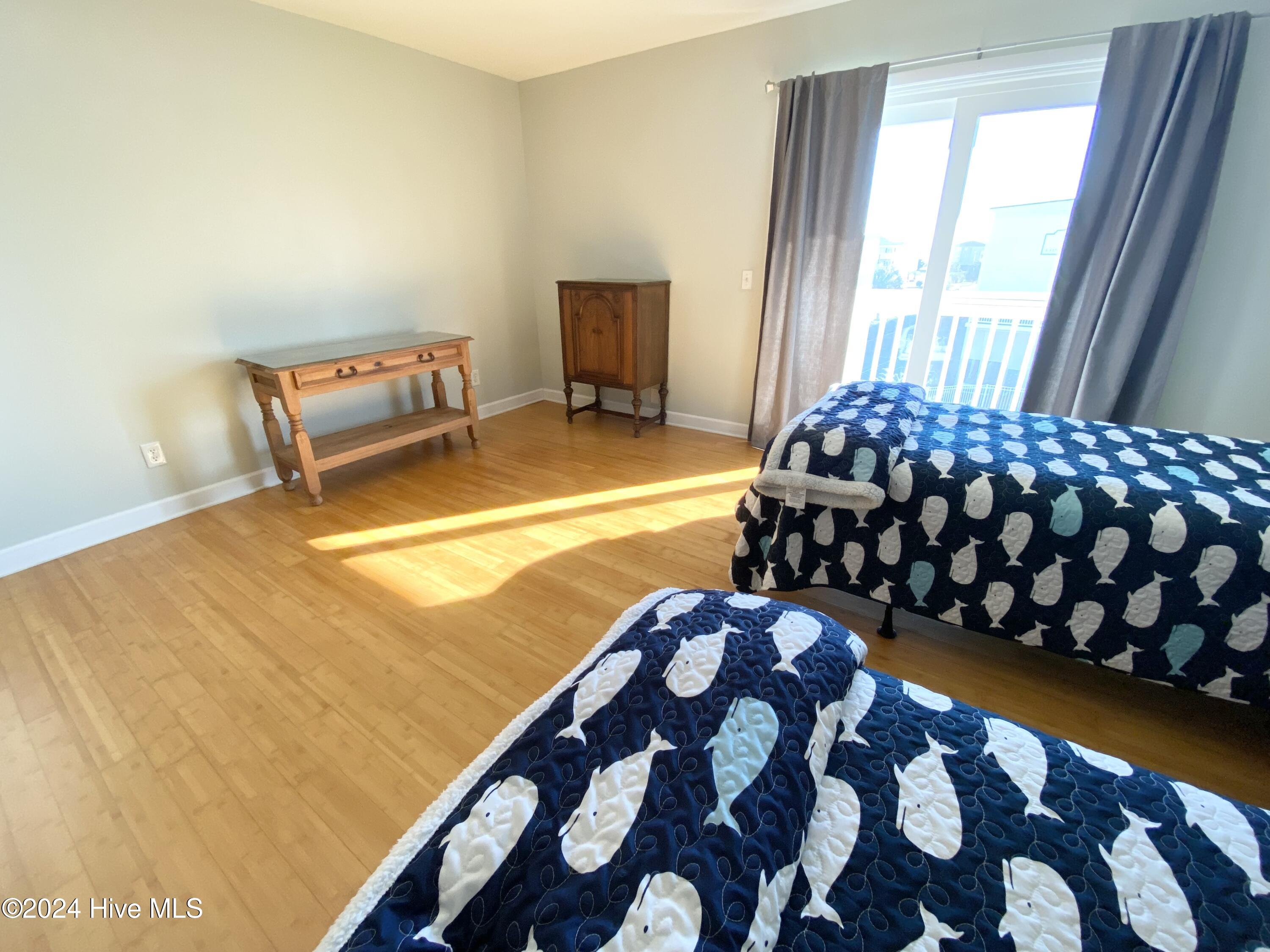 100548371 | Photo 15