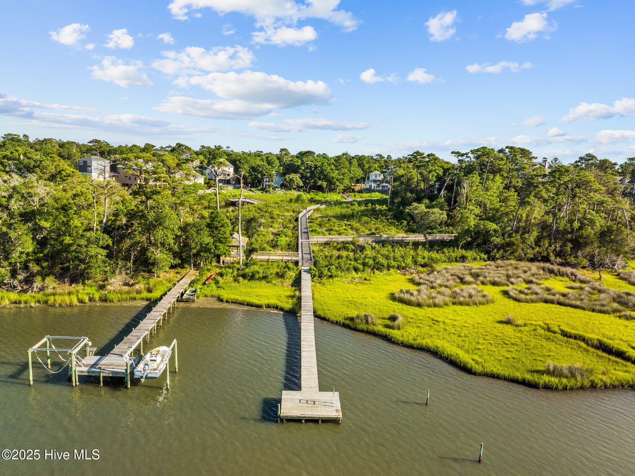 100540385 | Photo 63