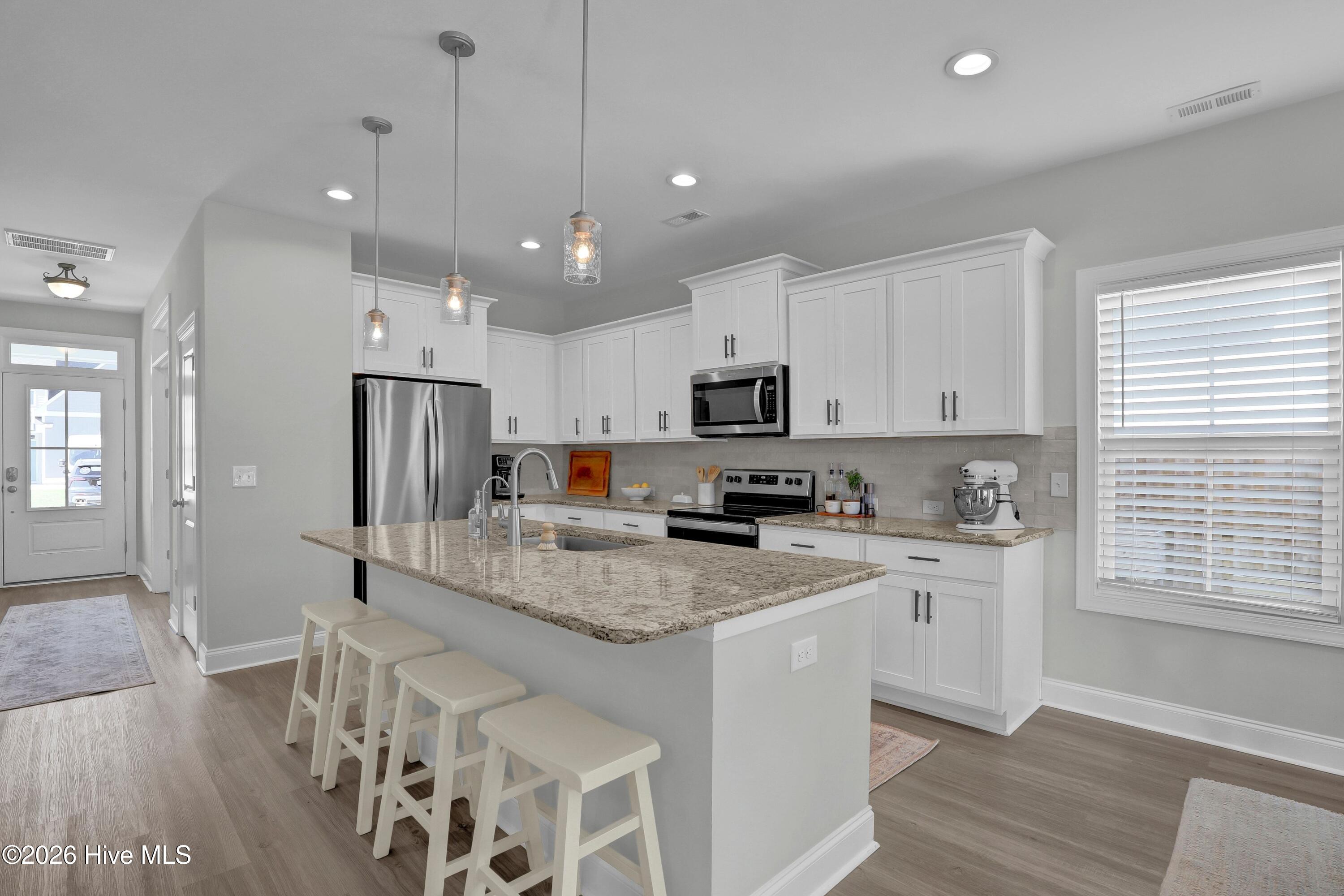 100562684 | Photo 10