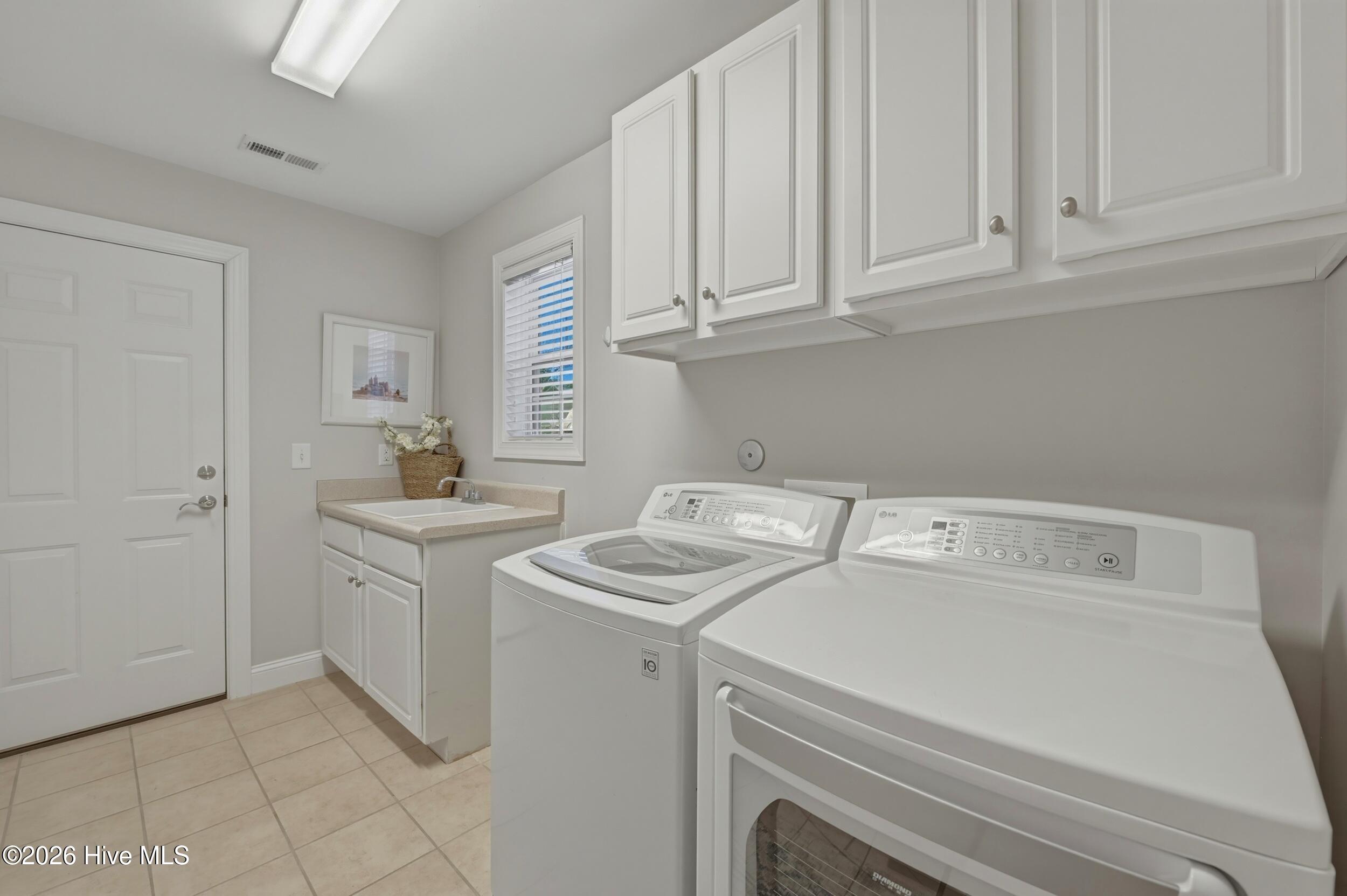 100556965 | Photo 33