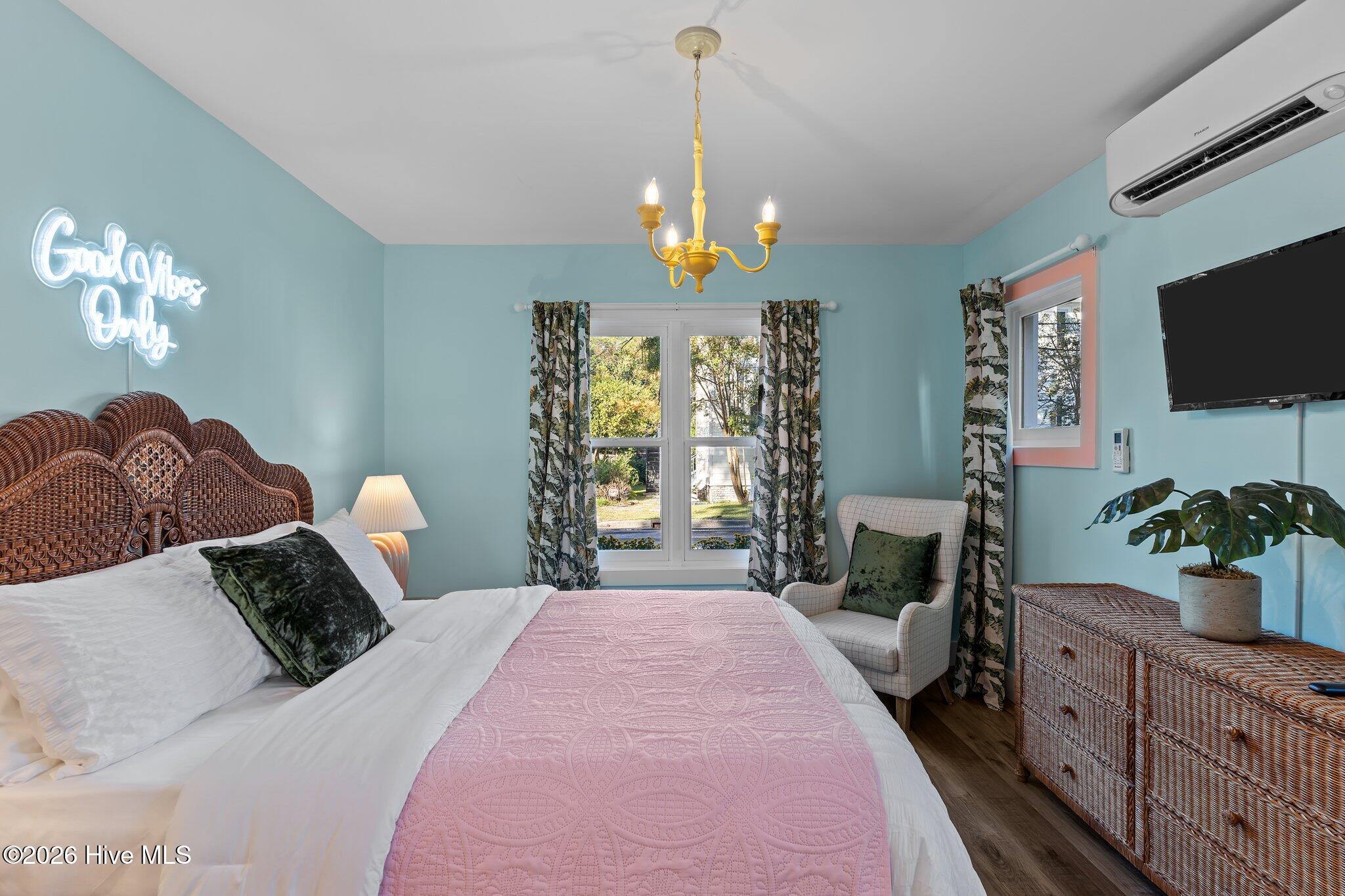 100566277 | Photo 45