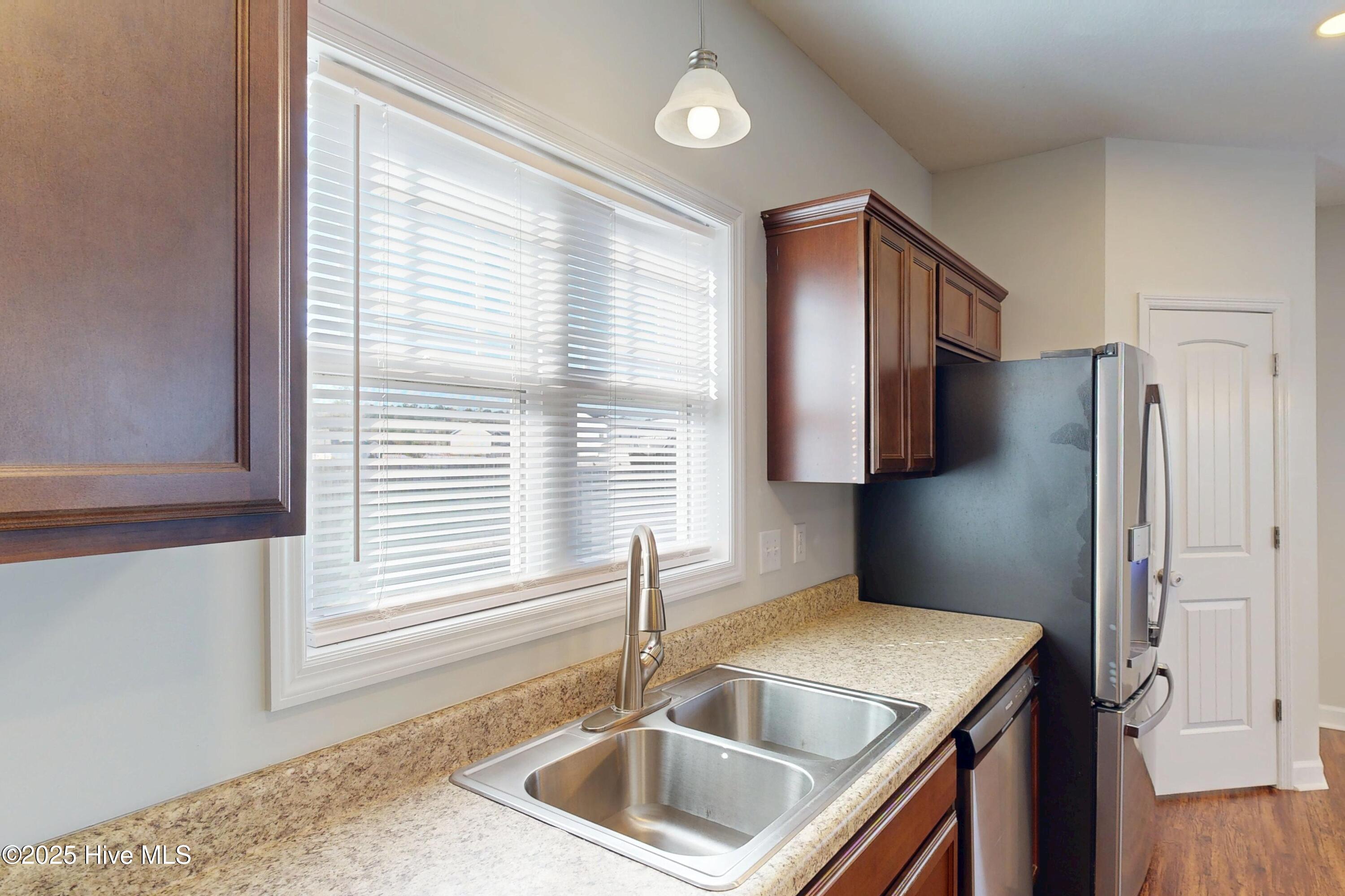 100545262 | Photo 15