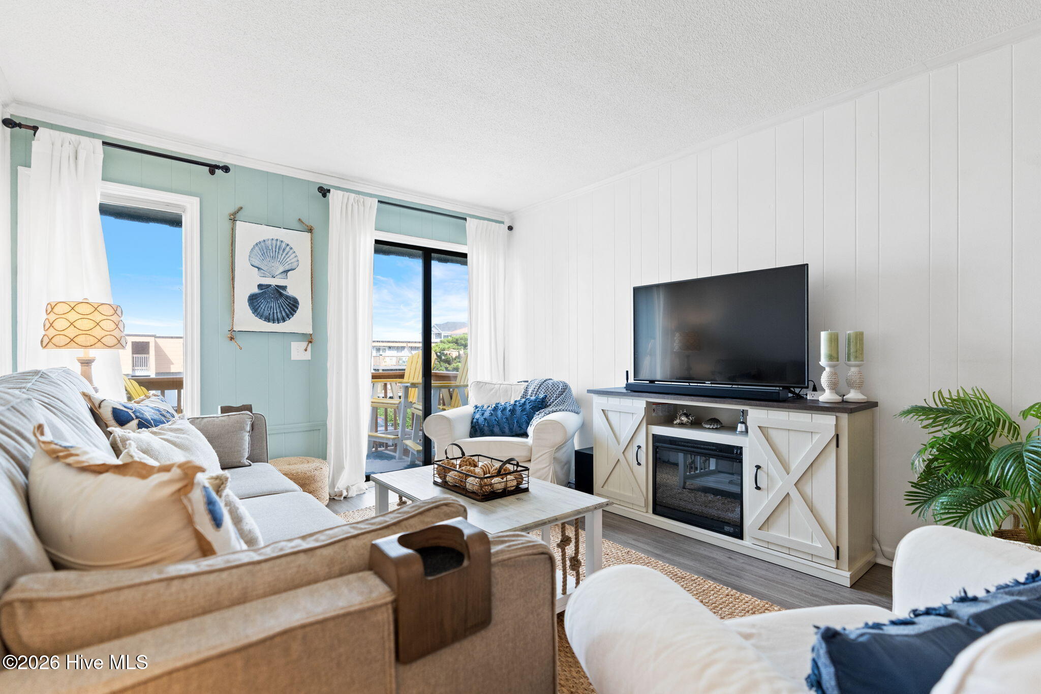 100559317 | Photo 19