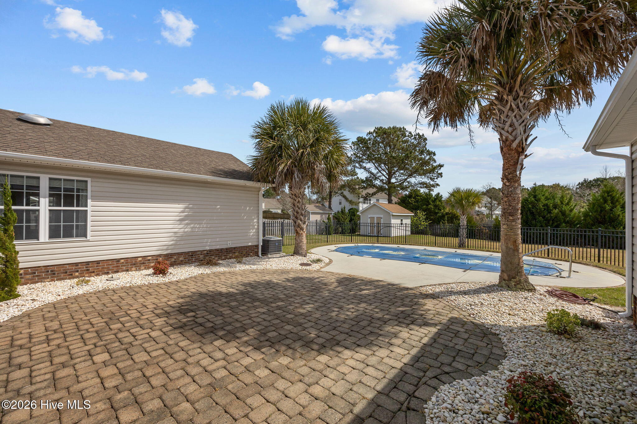 100570536 | Photo 51