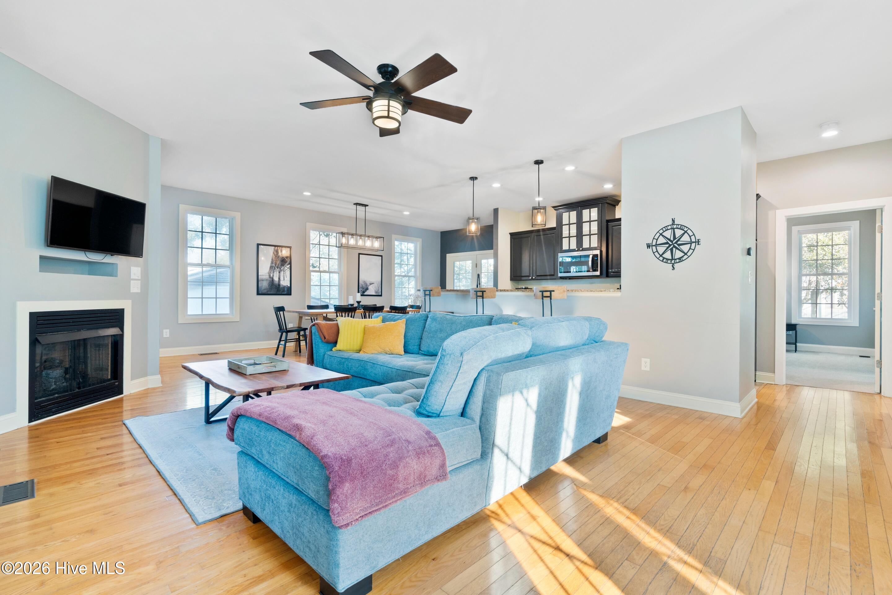 100549187 | Photo 21