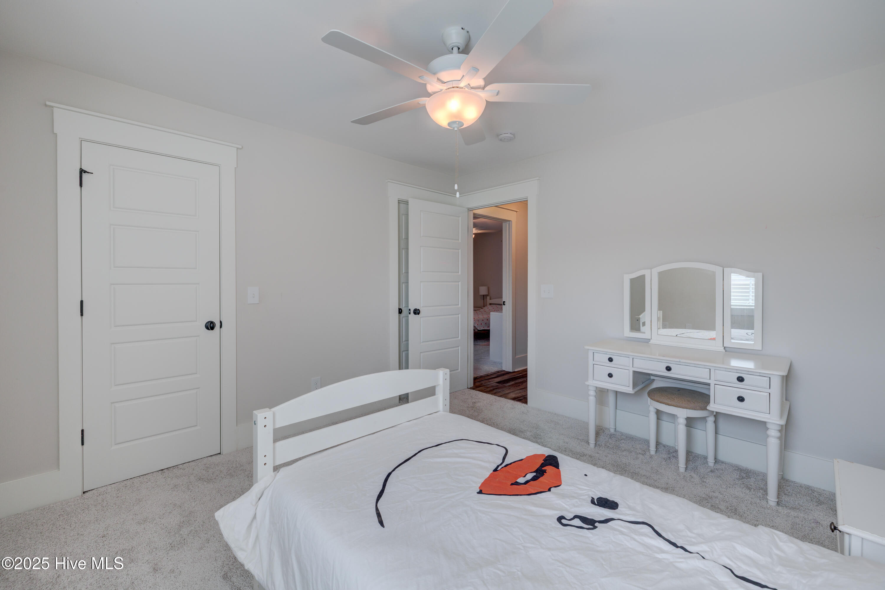 100553417 | Photo 53