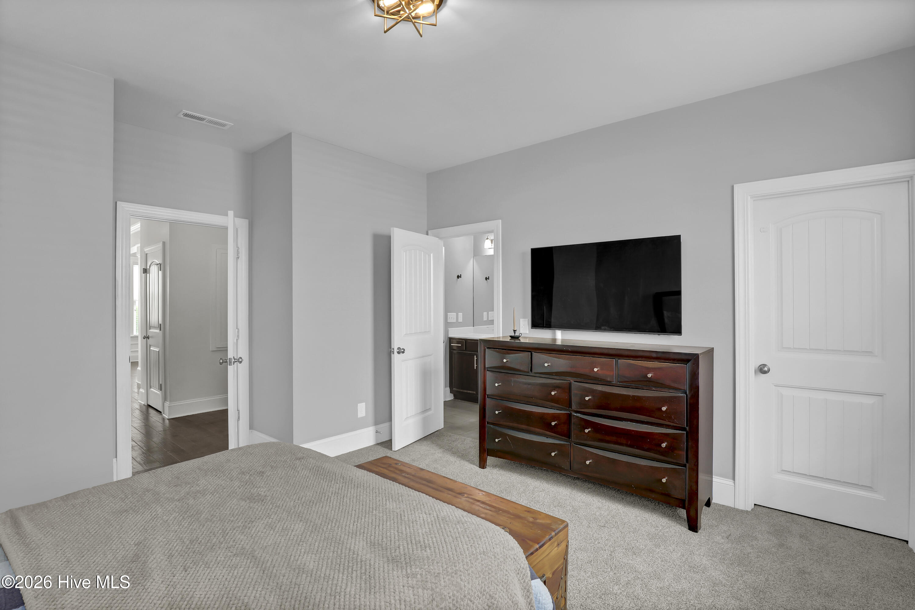 100569248 | Photo 21