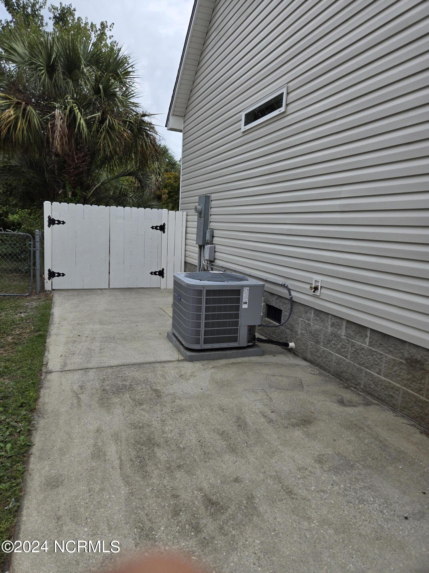 100465743 | Photo 54