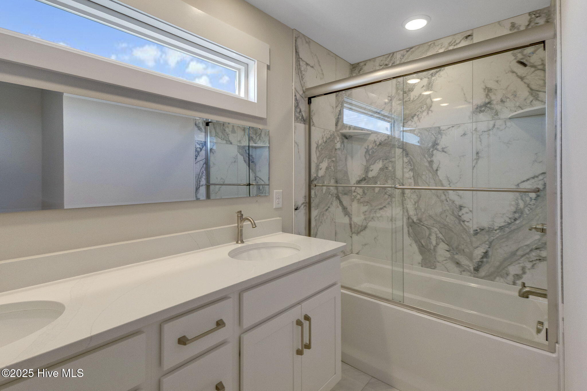 100522656 | Photo 34