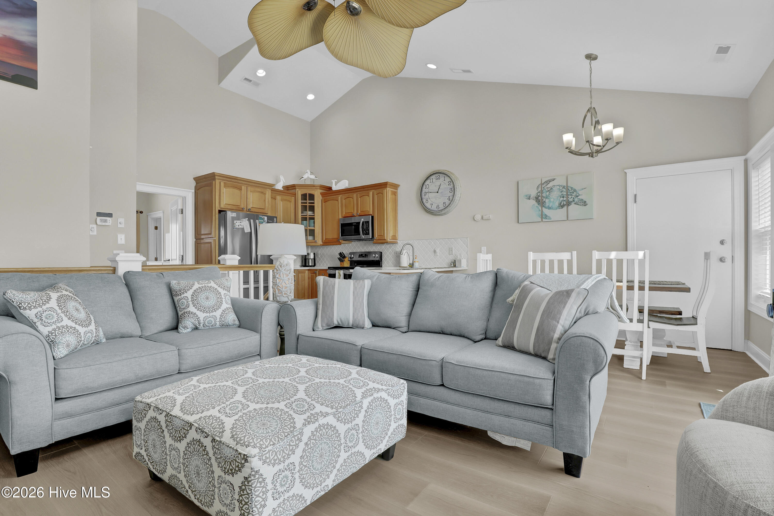 100562606 | Photo 21