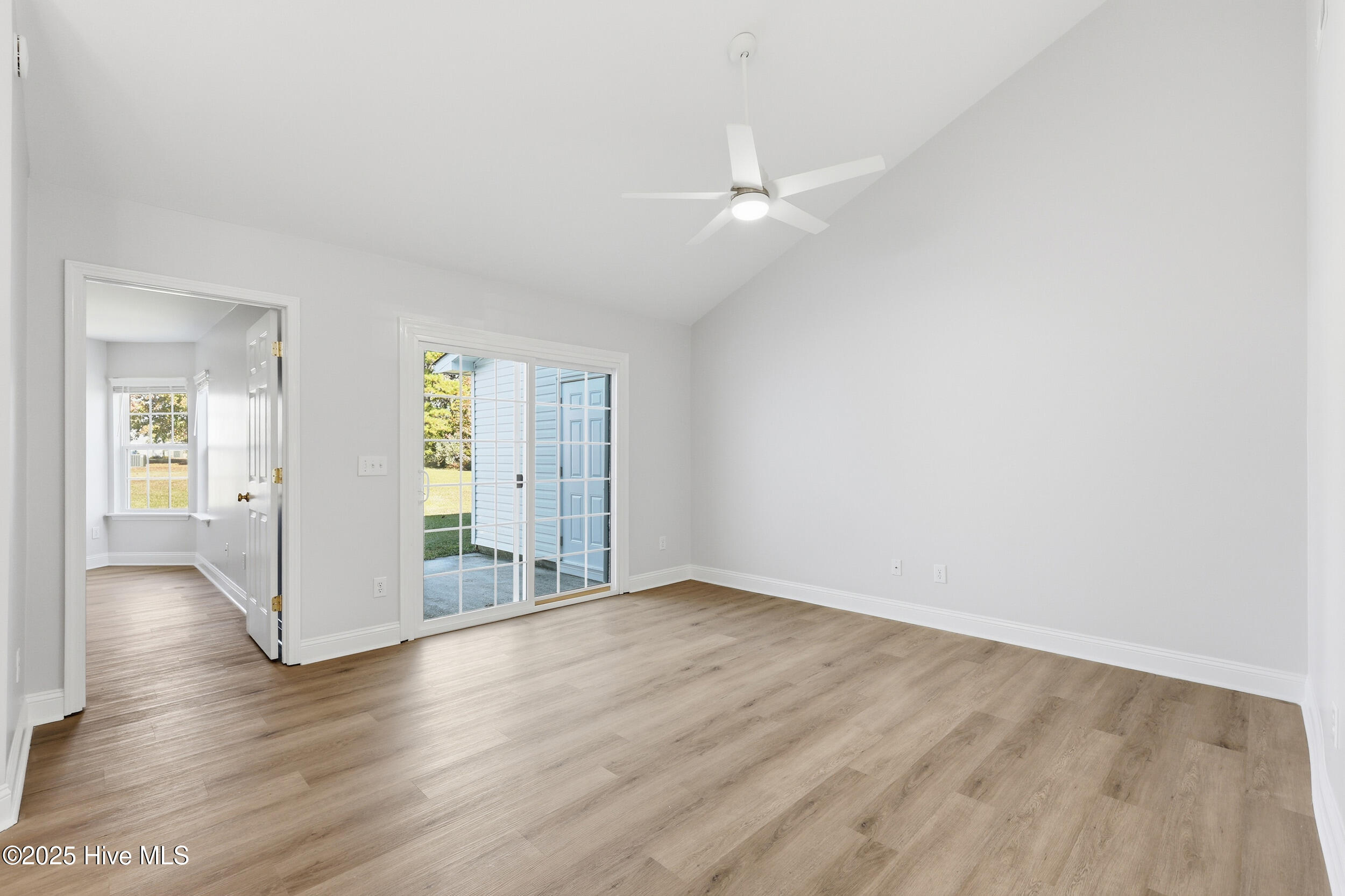 100540658 | Photo 16