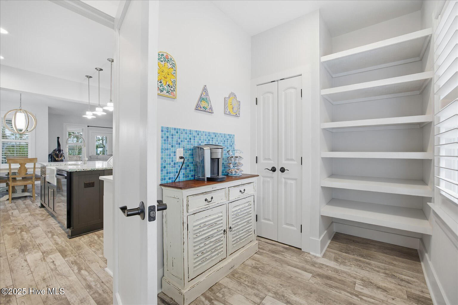 100546742 | Photo 11