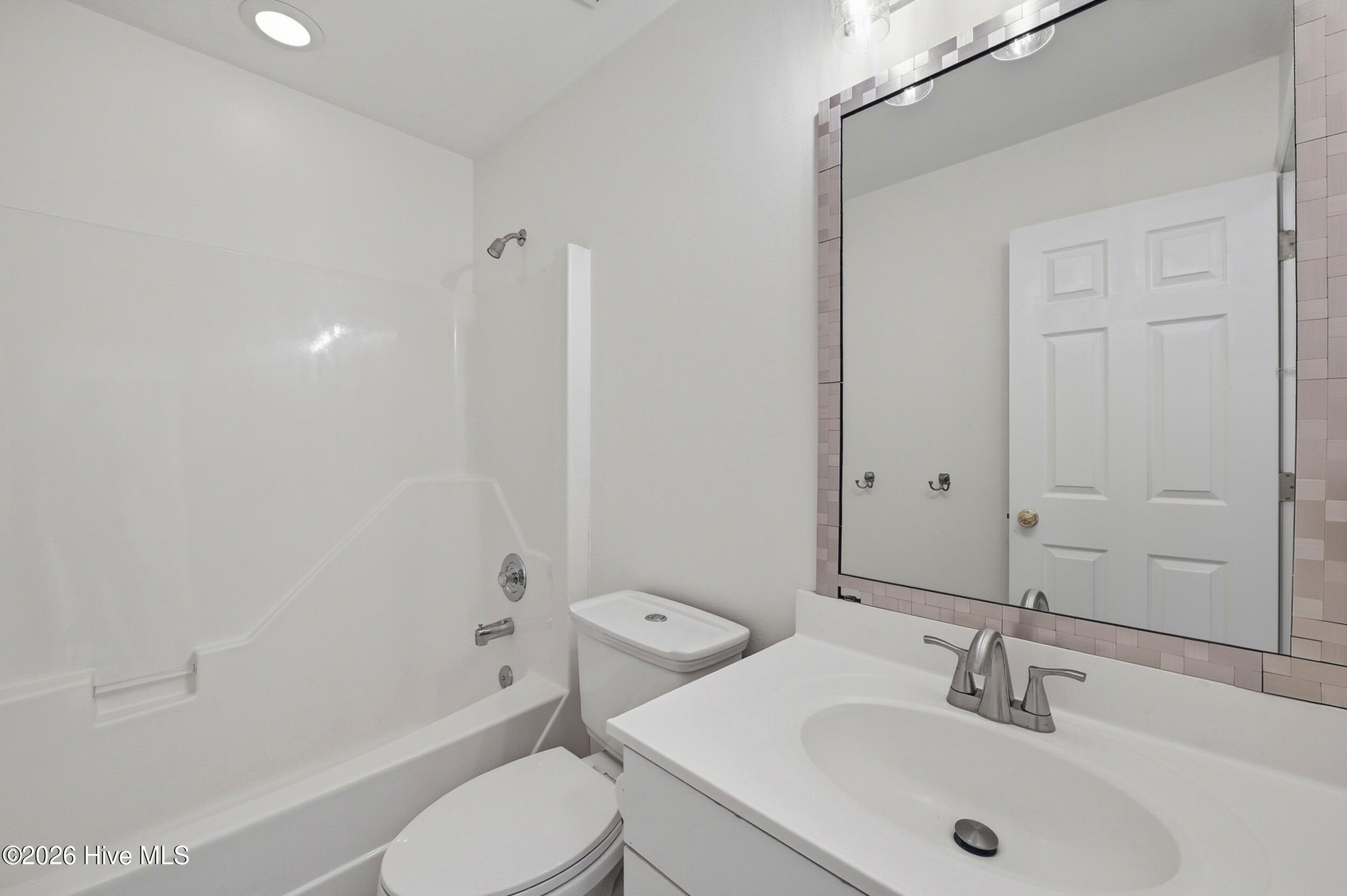 100545875 | Photo 18