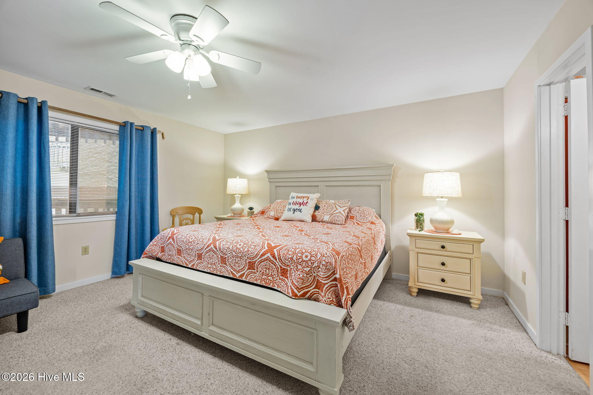 100561637 | Photo 16