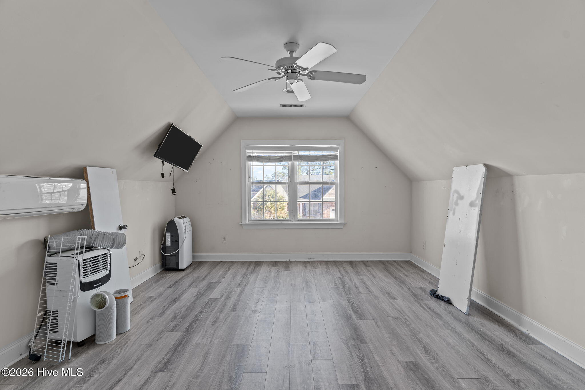 100542717 | Photo 31