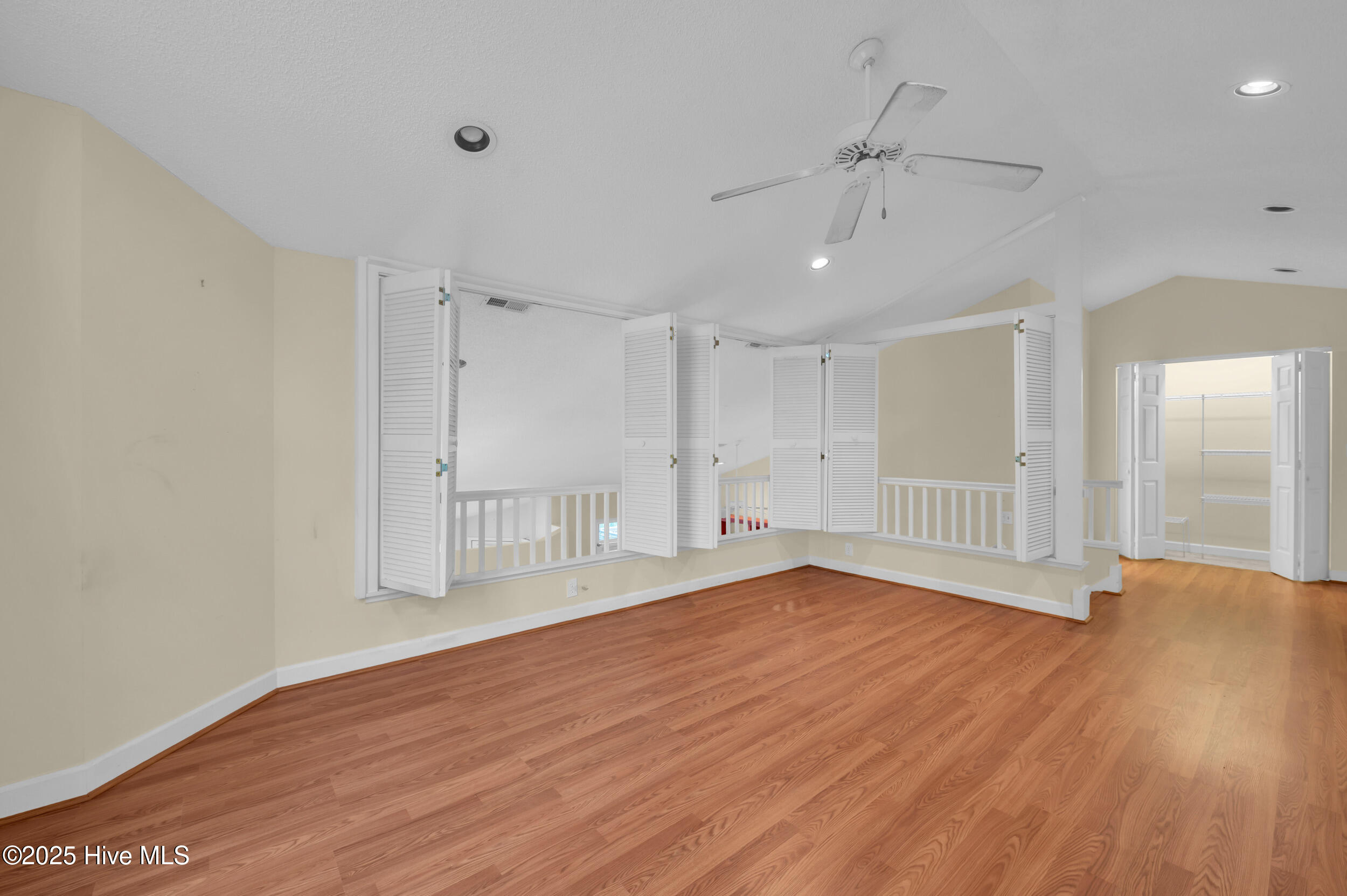 100546535 | Photo 29