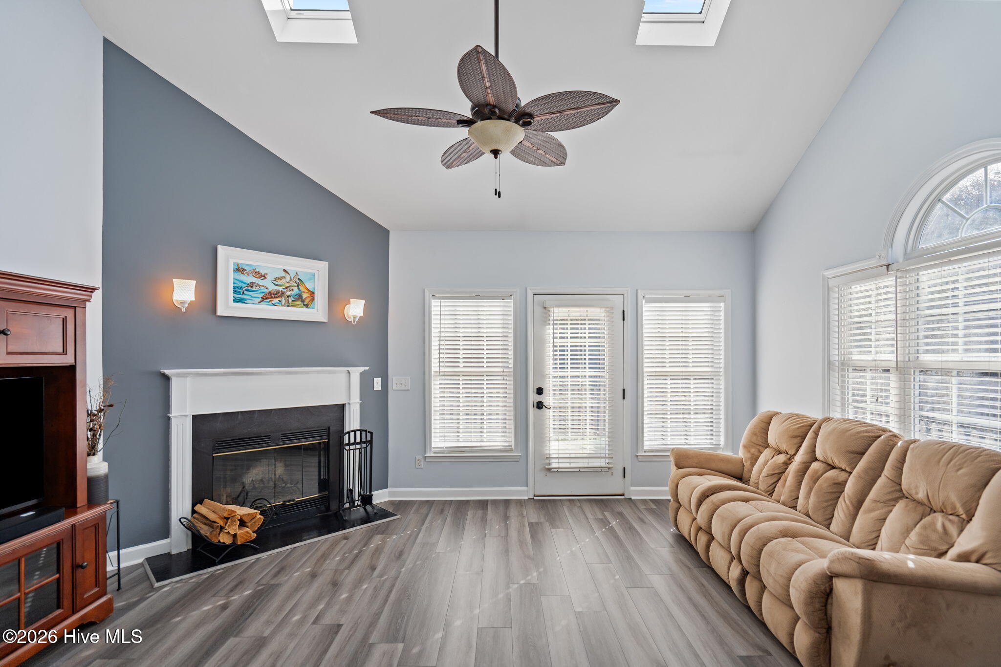 100558805 | Photo 11