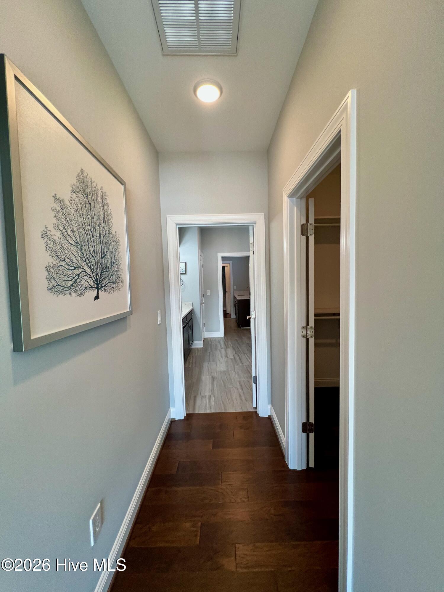 100549571 | Photo 35