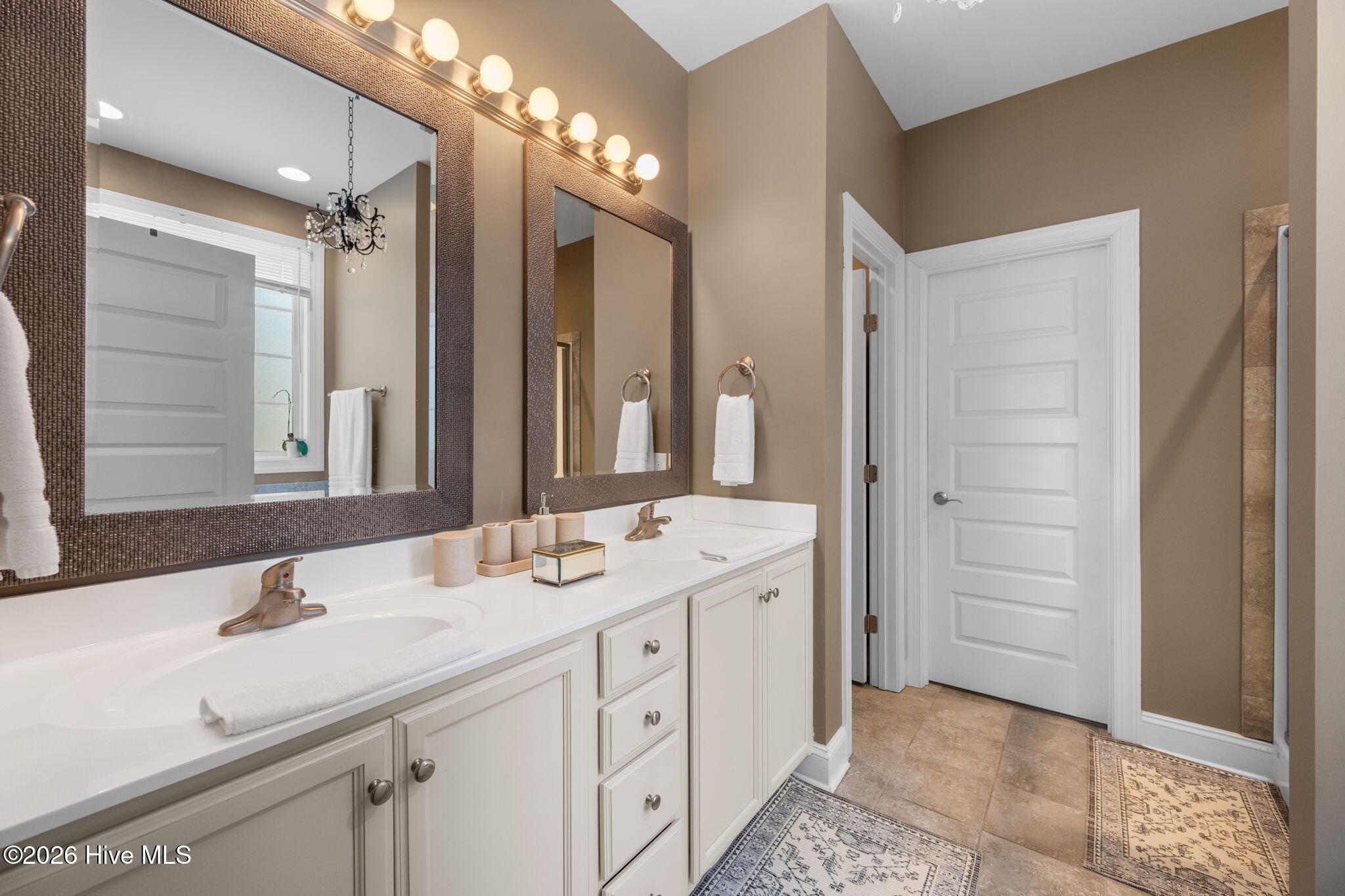 100553408 | Photo 20