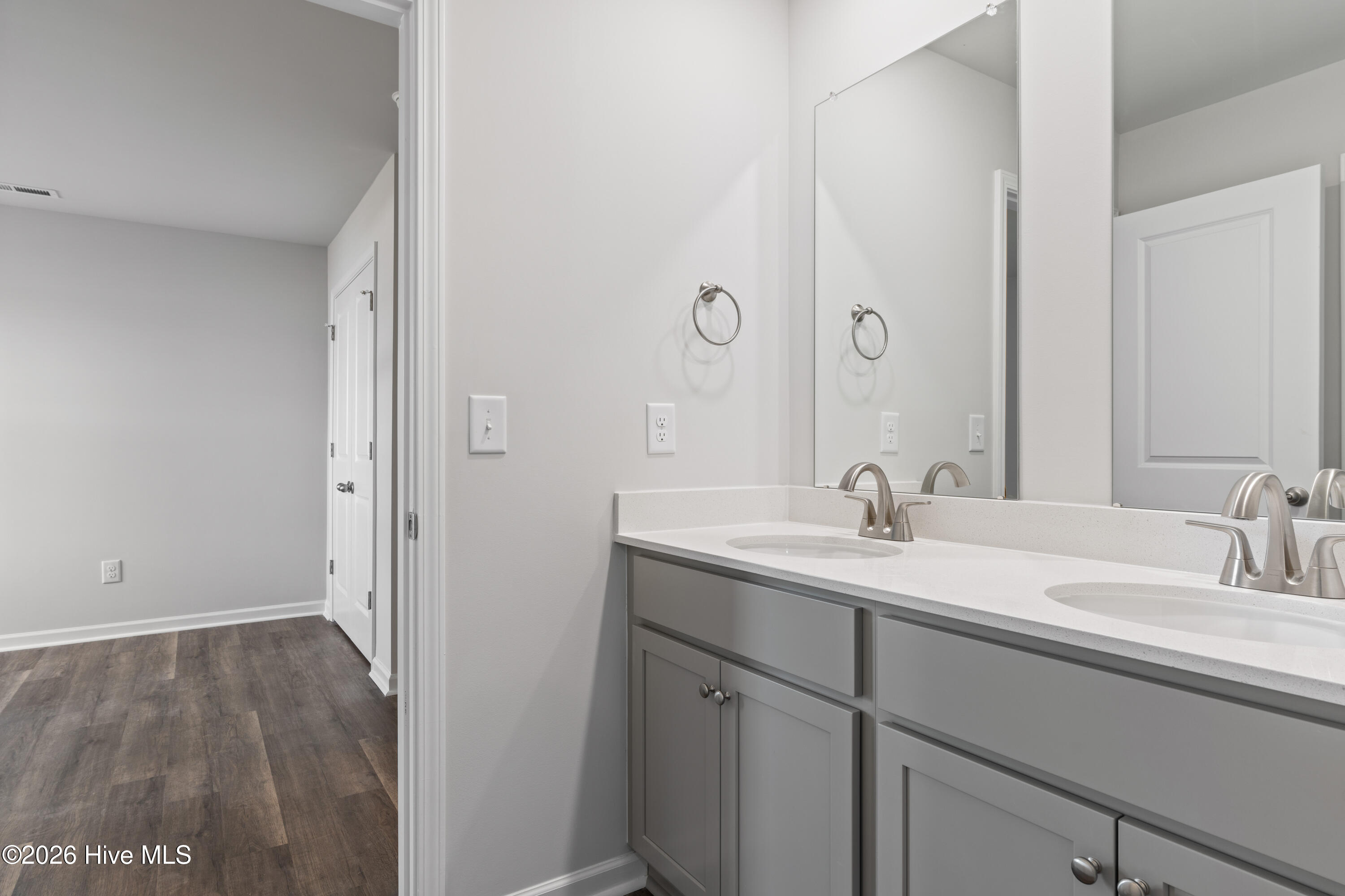 100538975 | Photo 30