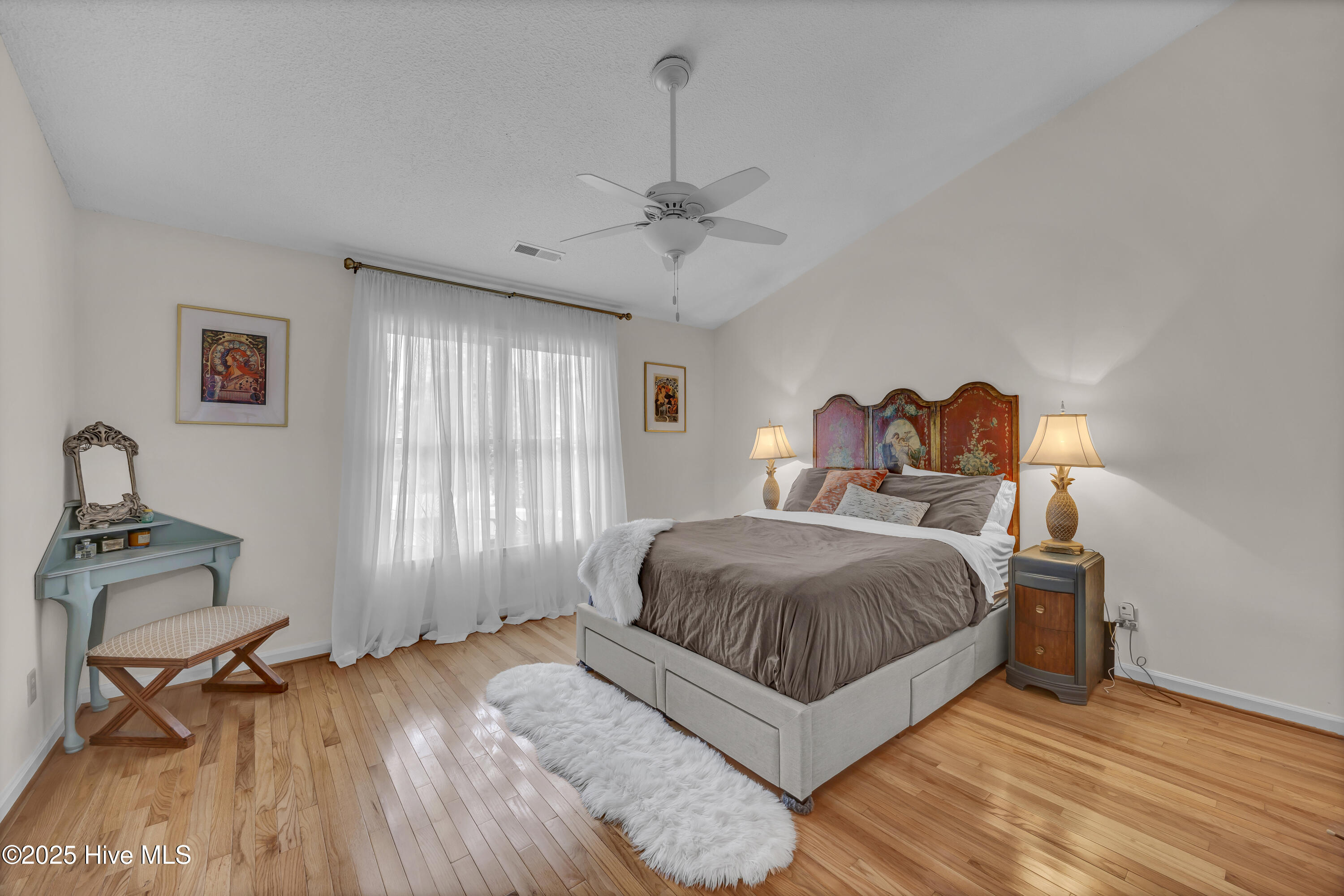 100531502 | Photo 13