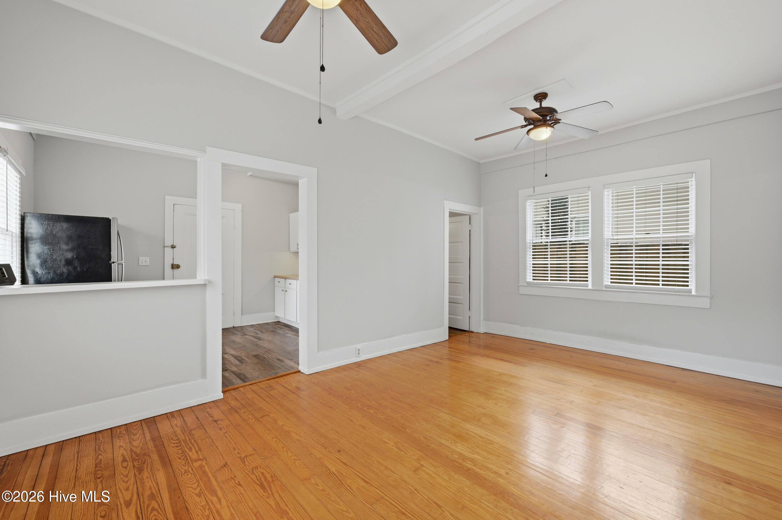 100560571 | Photo 11