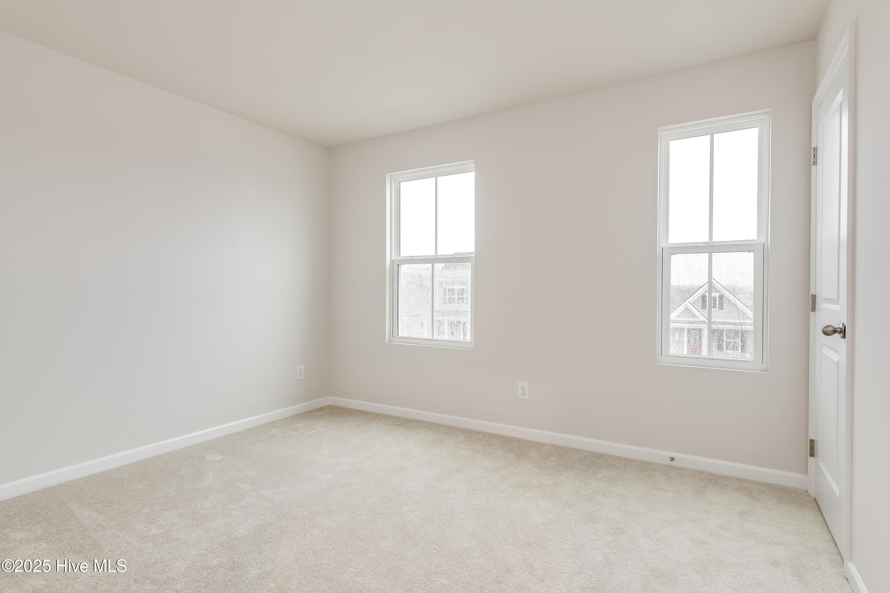 100548896 | Photo 12