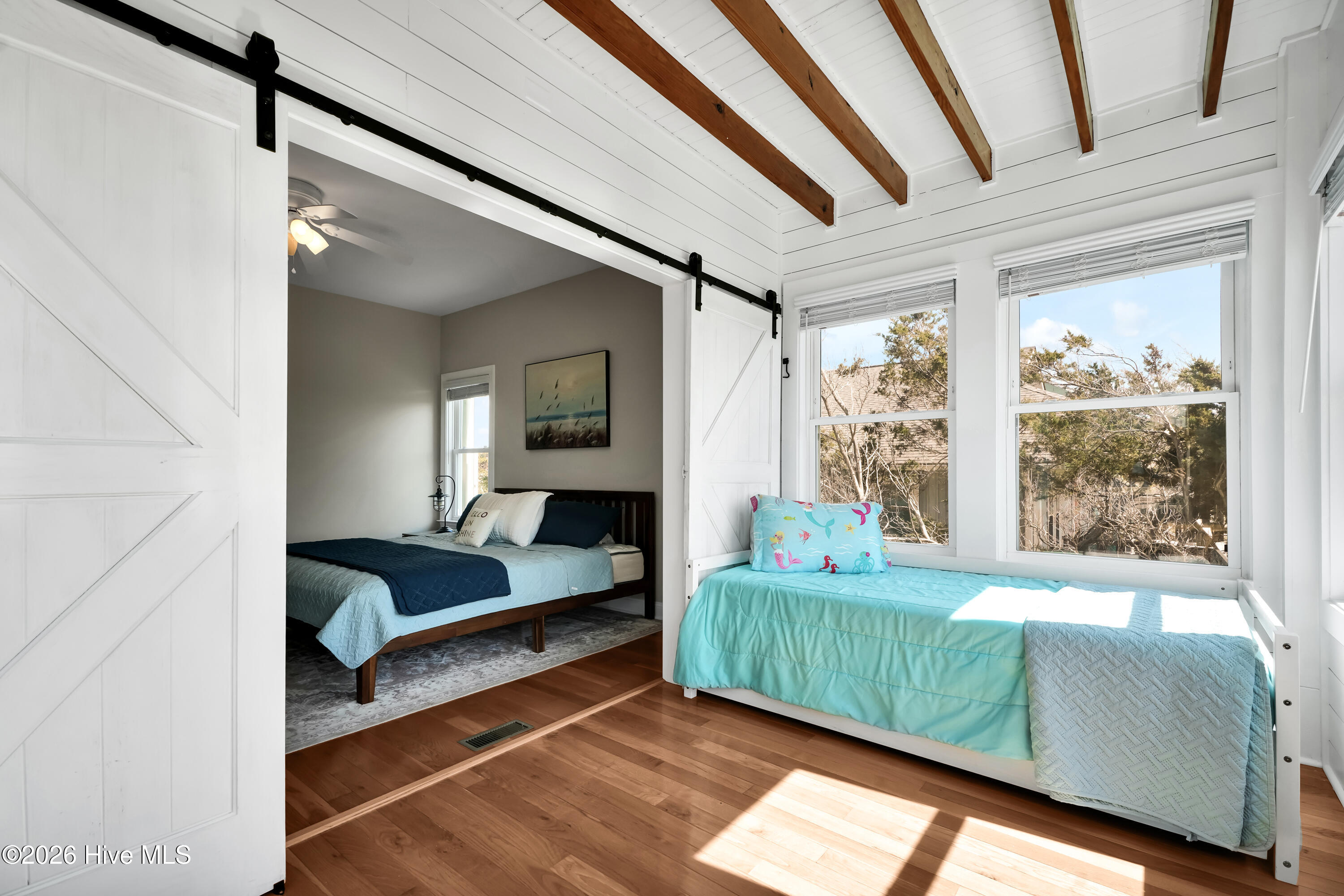 100559686 | Photo 26