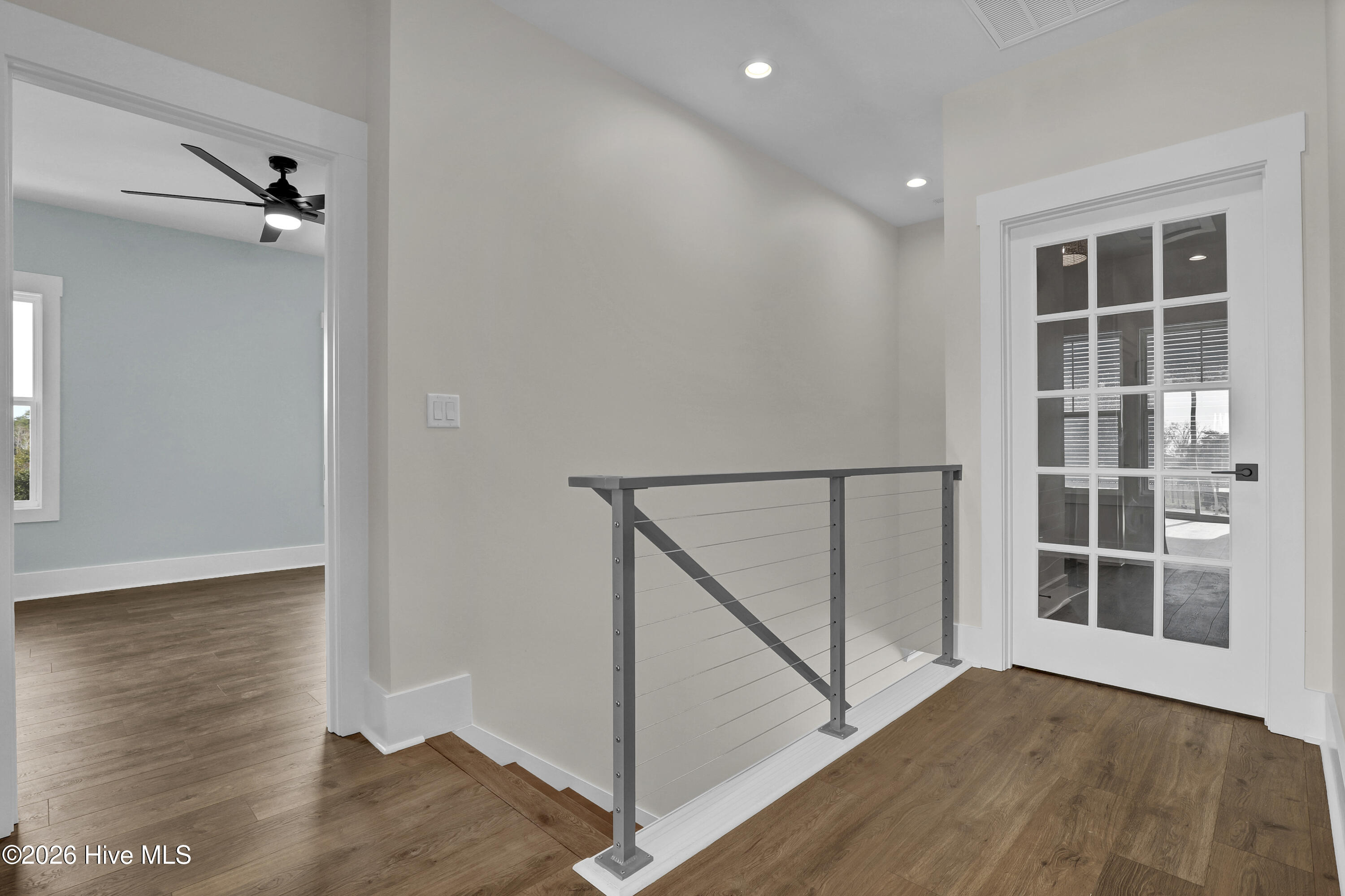 100566719 | Photo 23