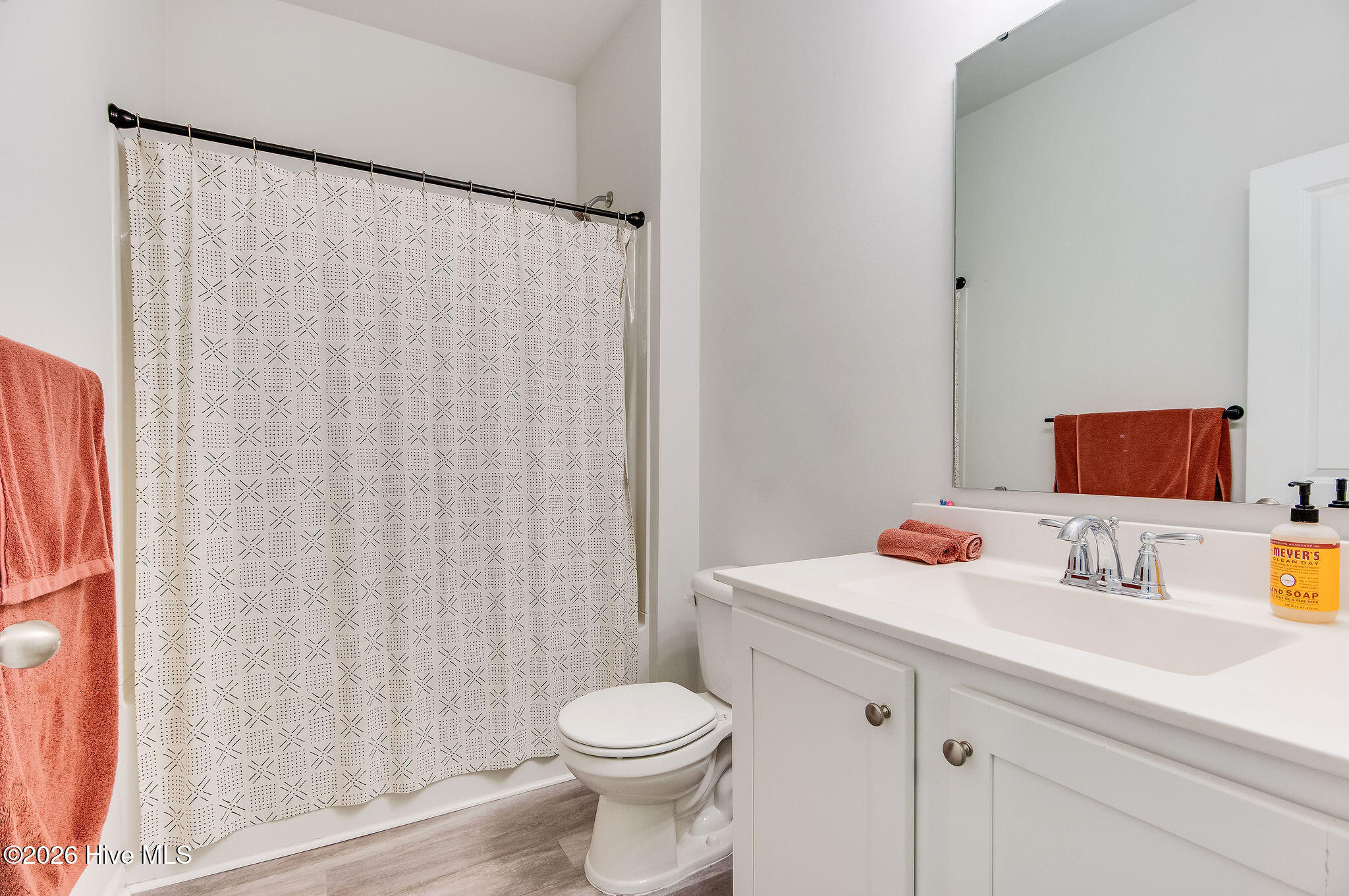 100562701 | Photo 50